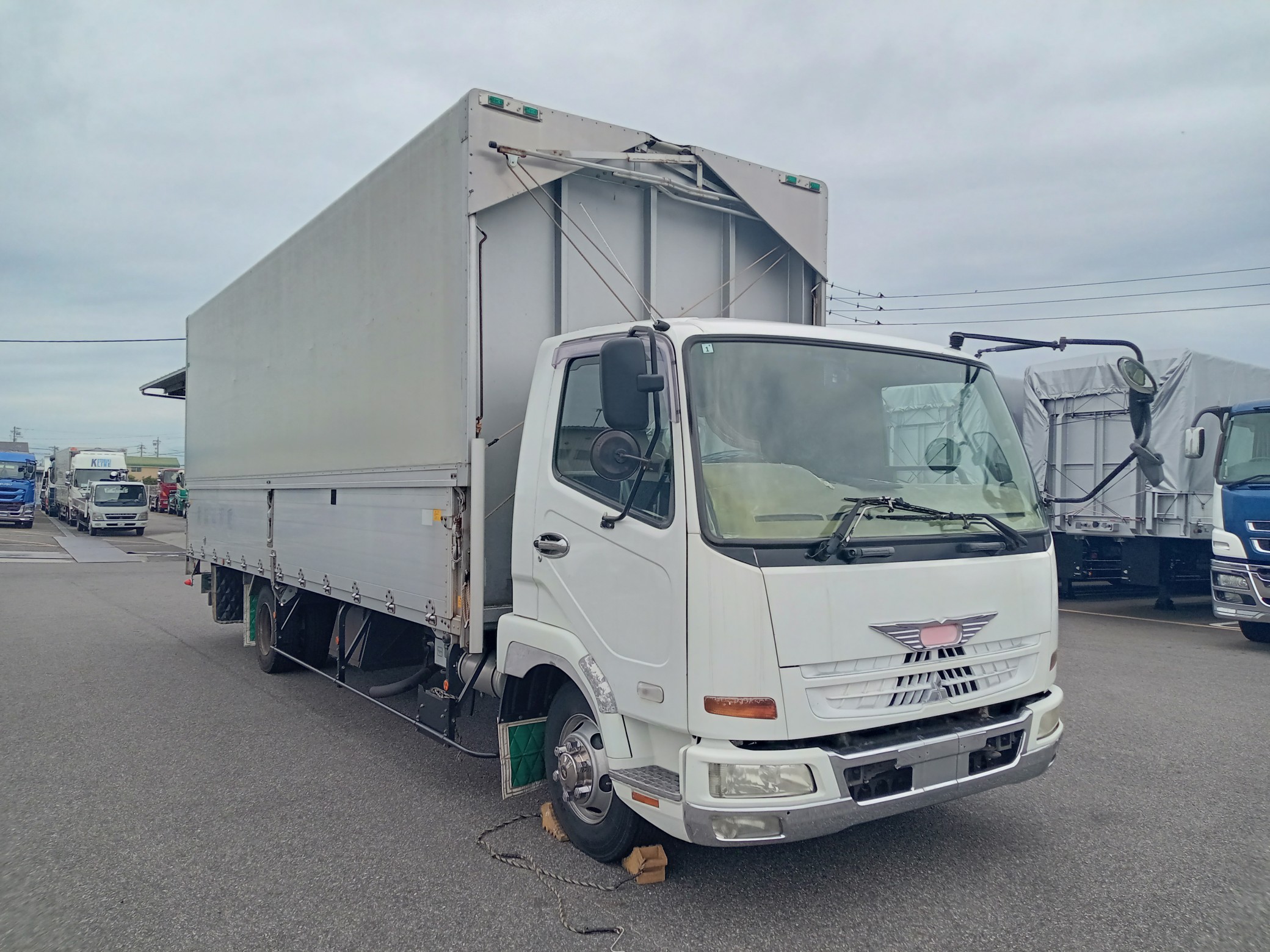 三菱　幌ウイング