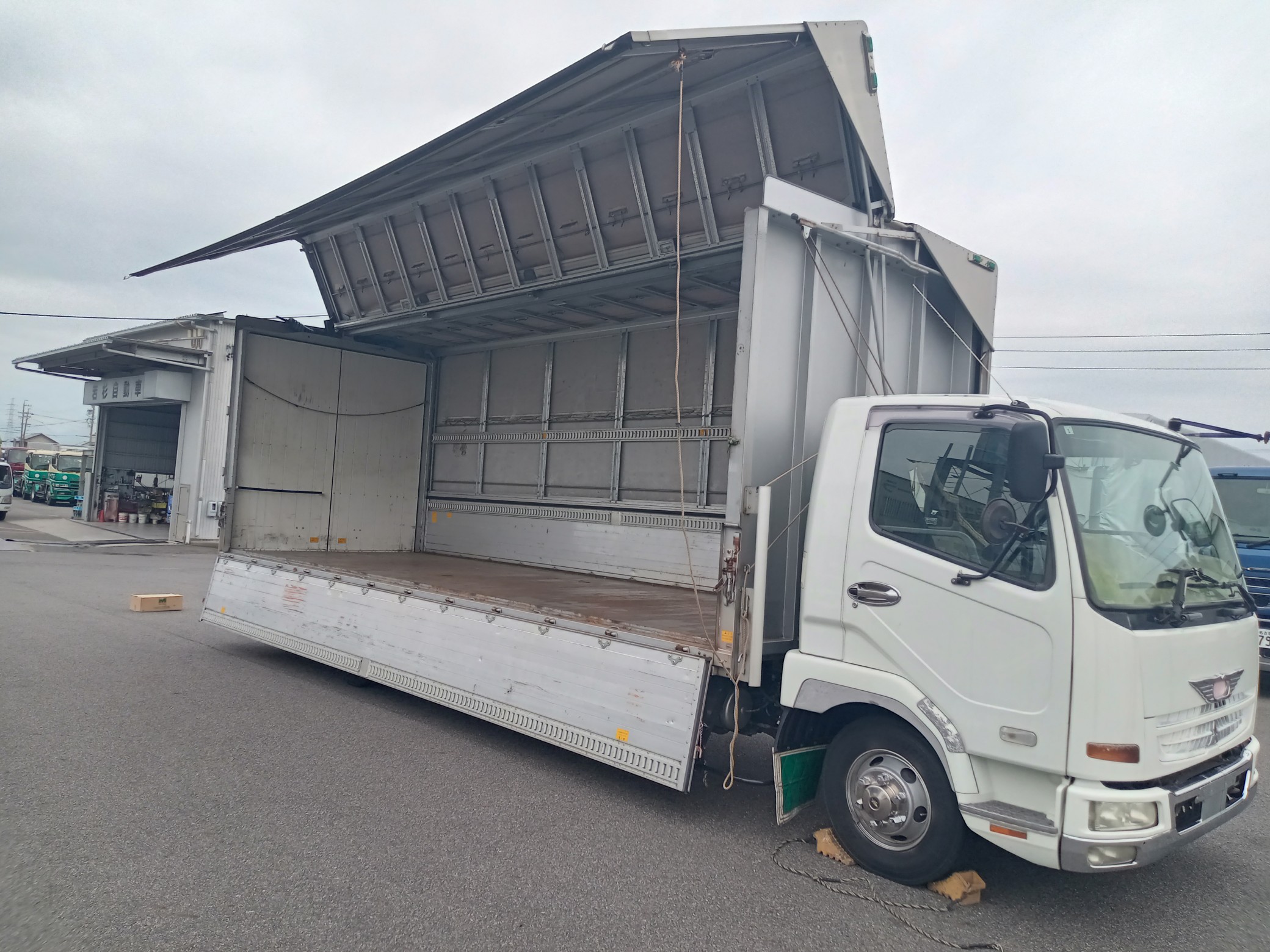 三菱　幌ウイング