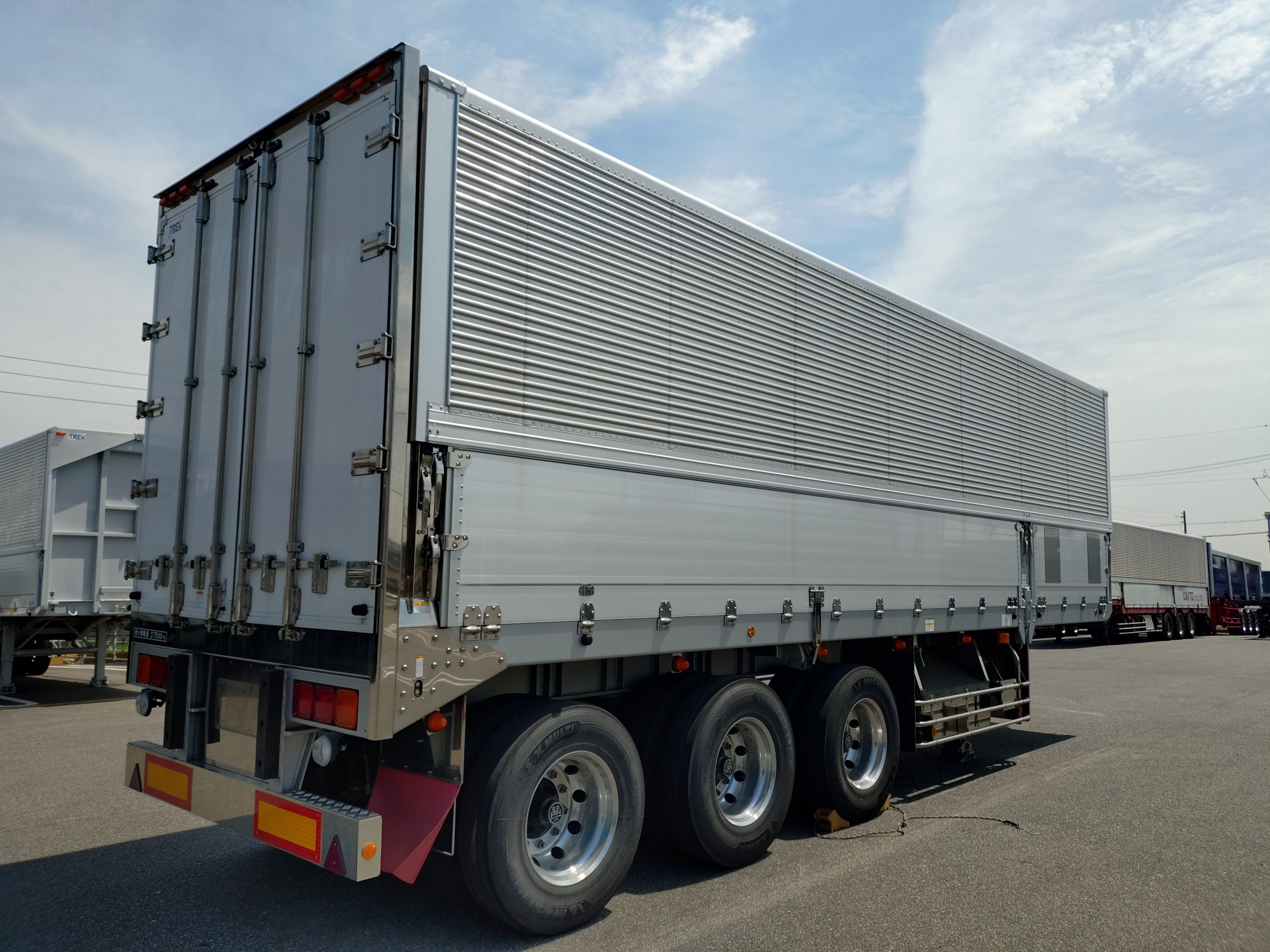 トレクス　　9ⅿウイングトレーラー