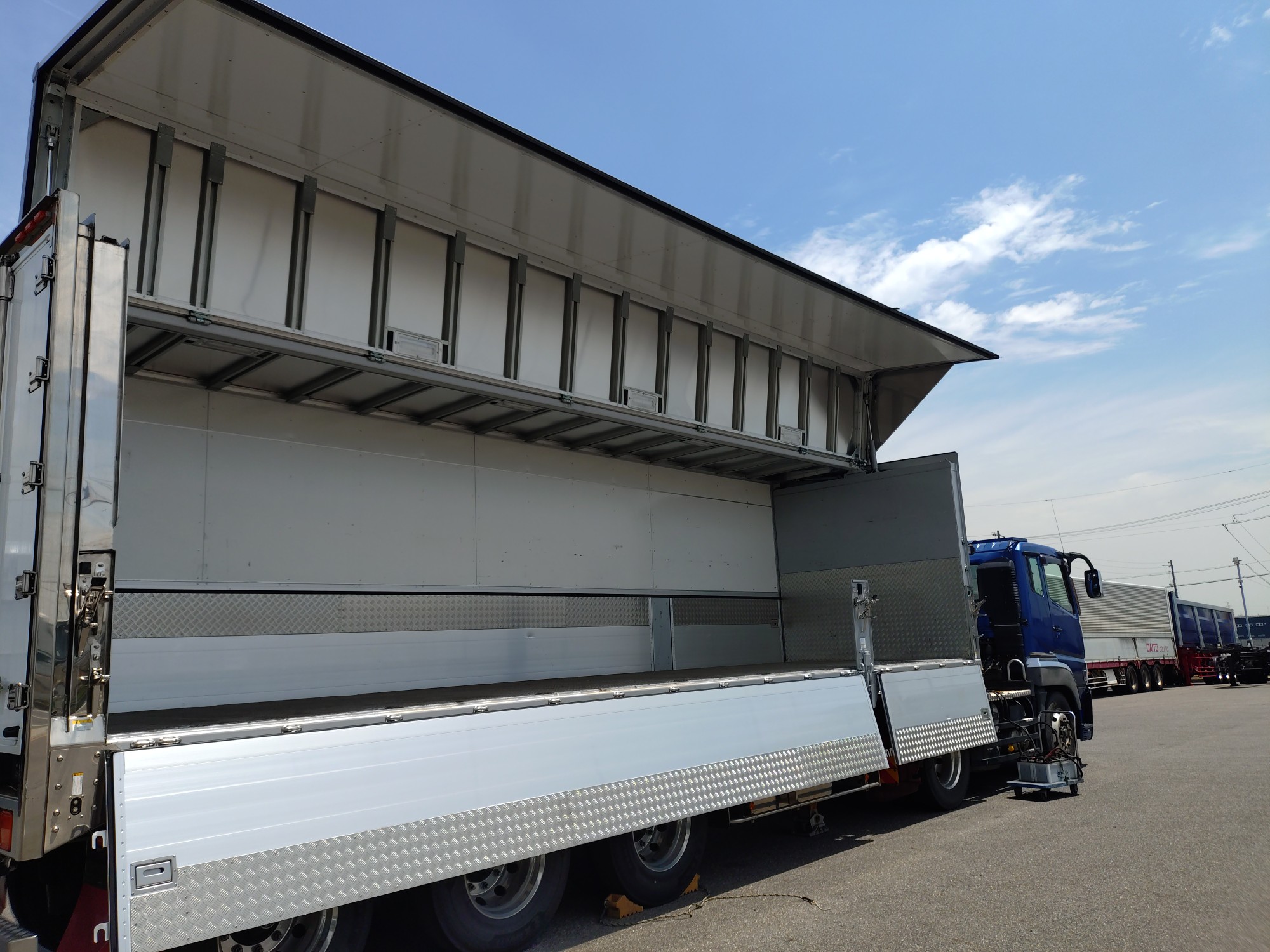 トレクス　　9ⅿウイングトレーラー