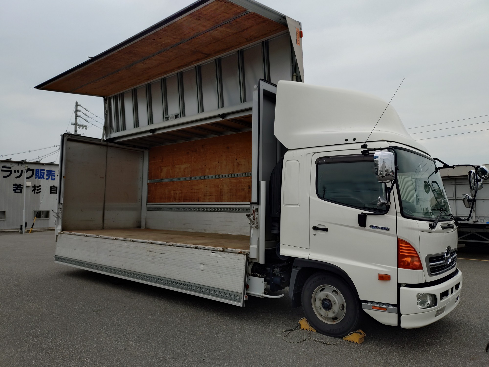 日野　アルミウイング