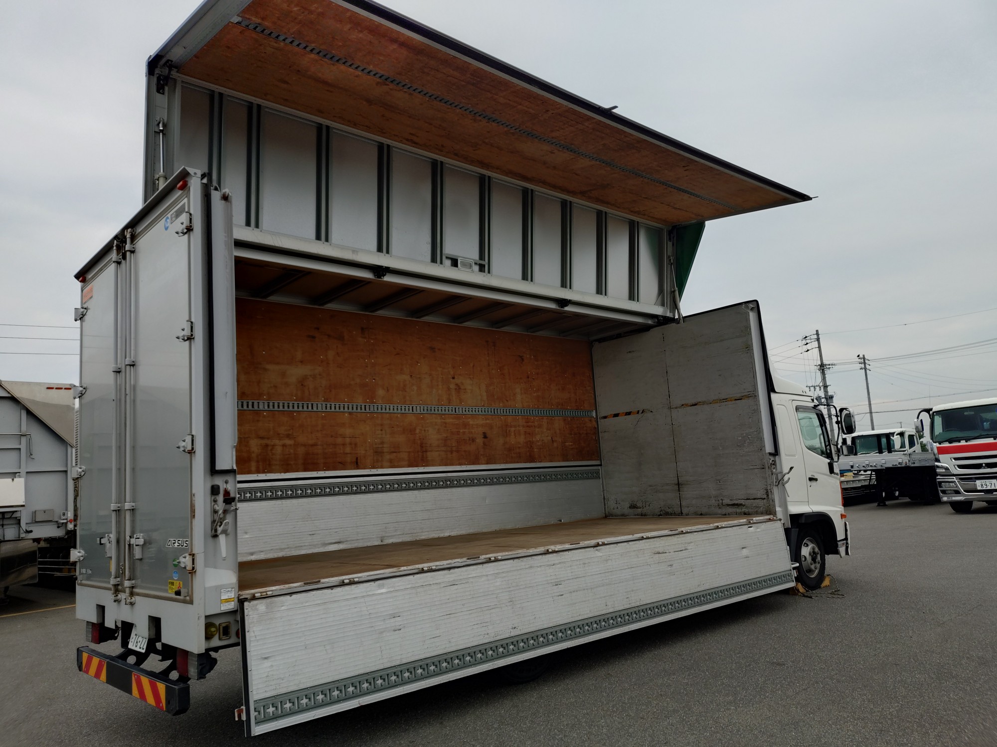 日野　アルミウイング