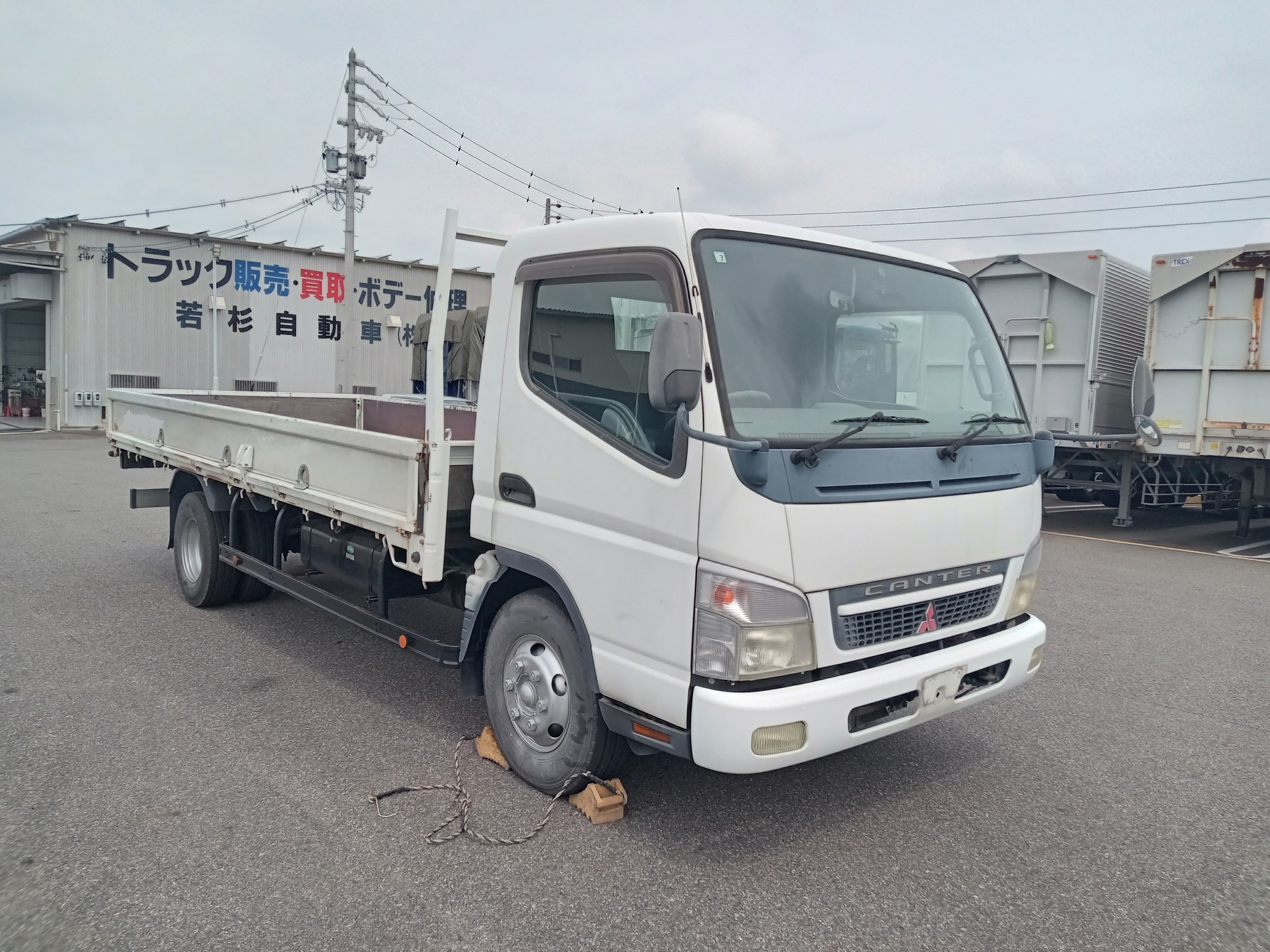 三菱　平ボディー