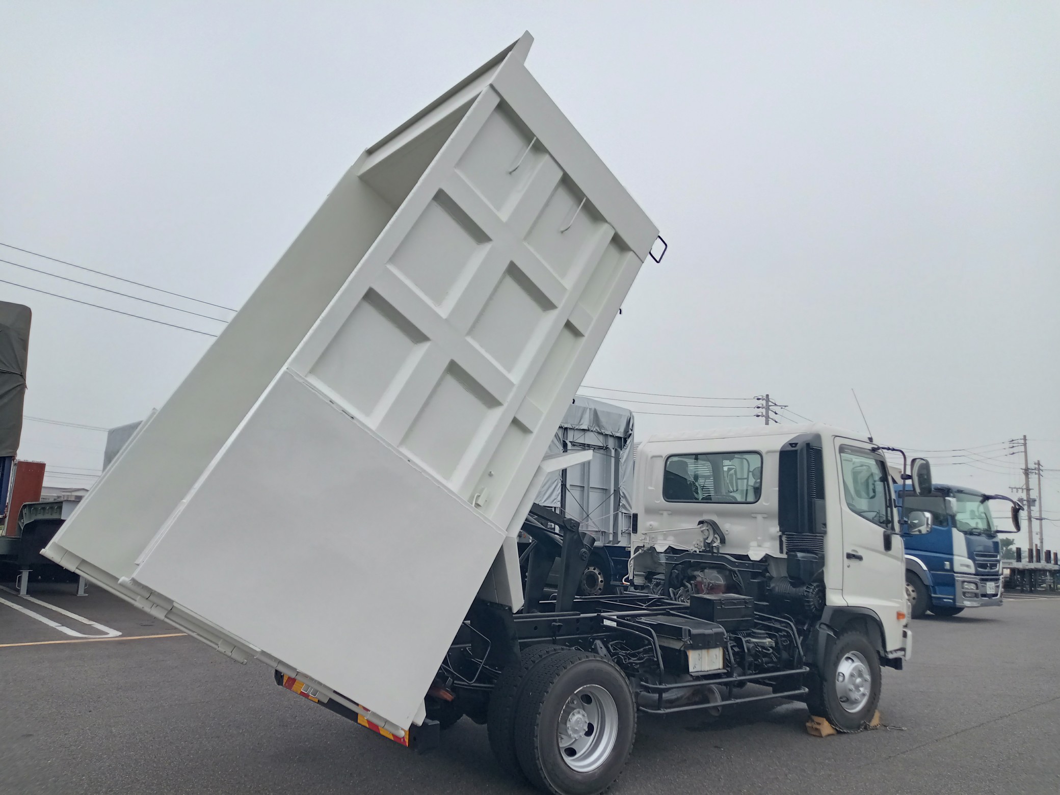 日野　土砂禁ダンプ