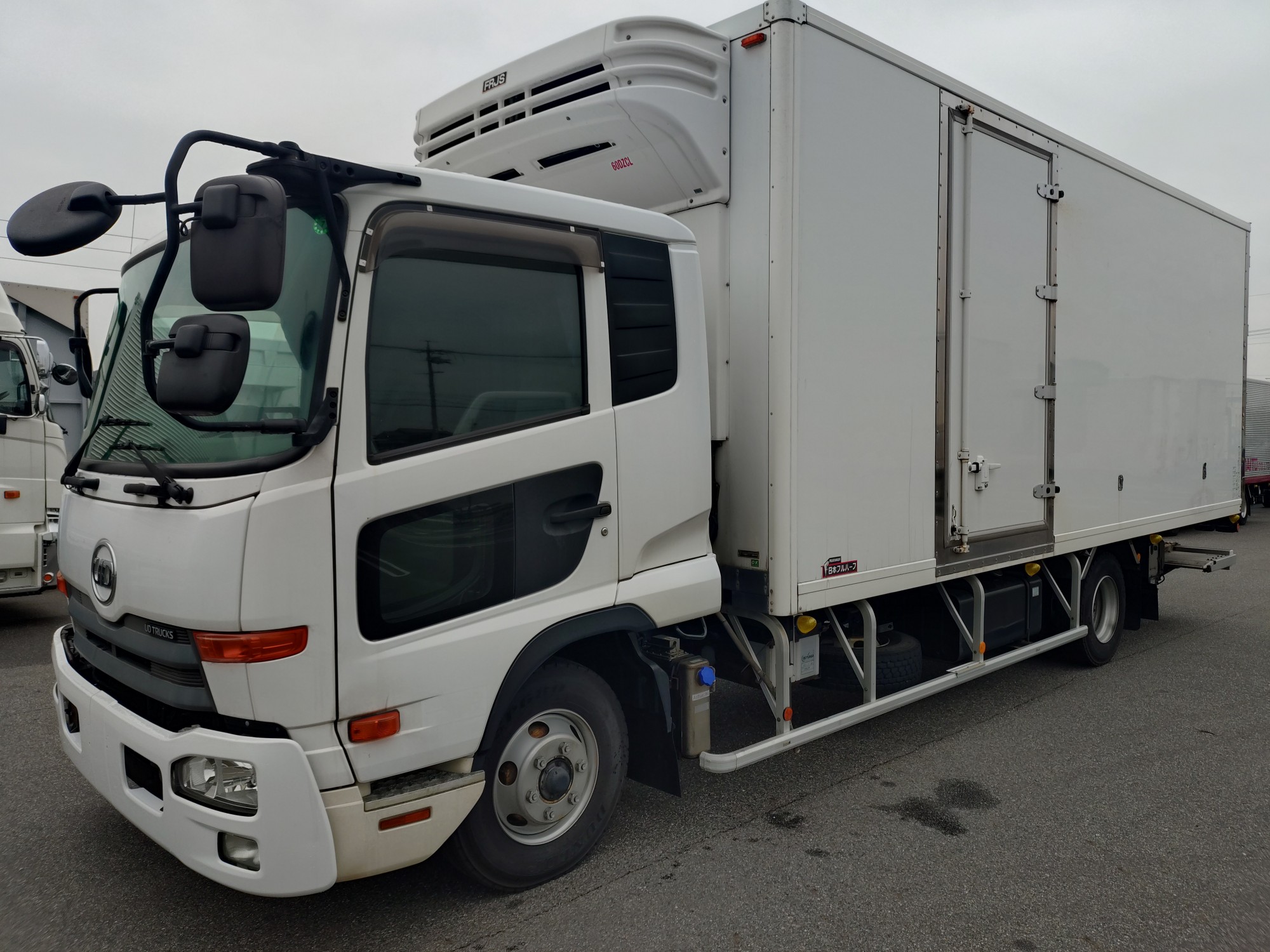 UD　冷凍冷蔵バン