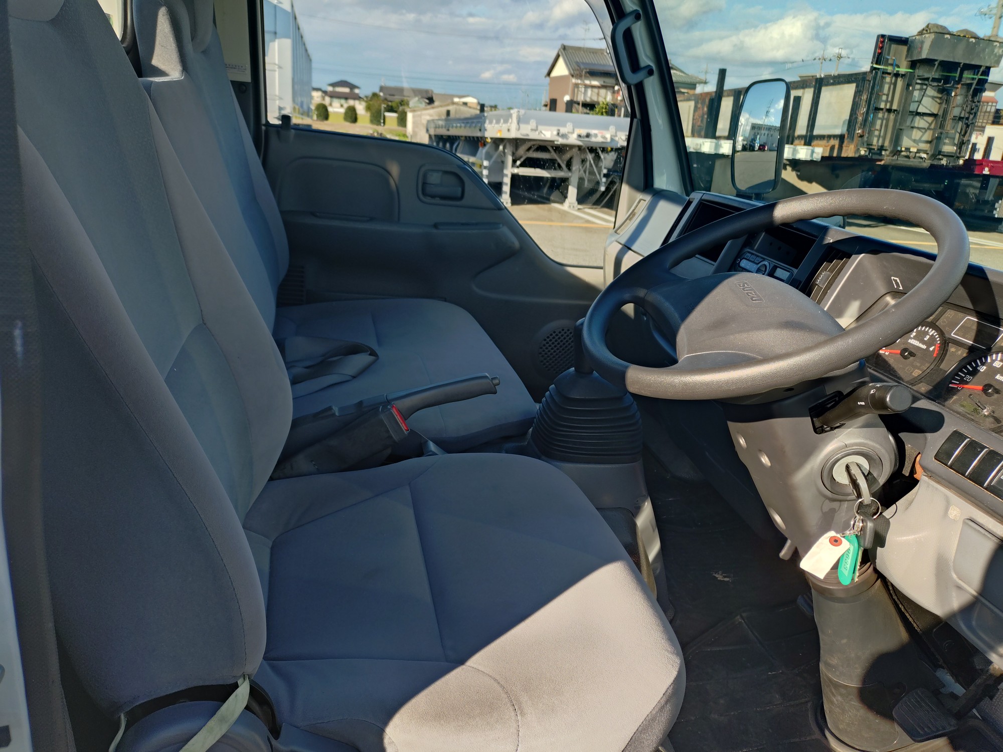 いすゞ　平ボデー