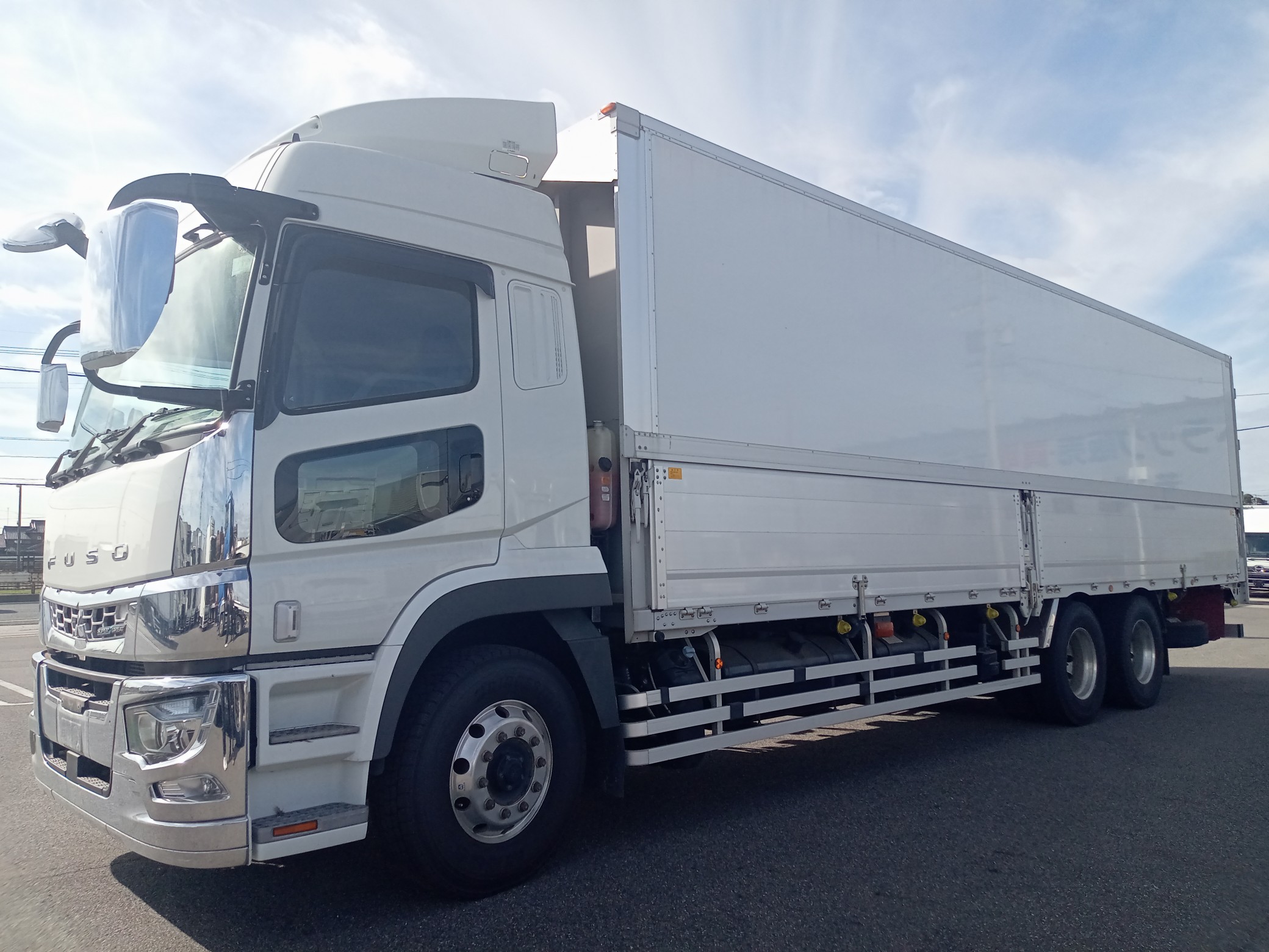 三菱　ウィング