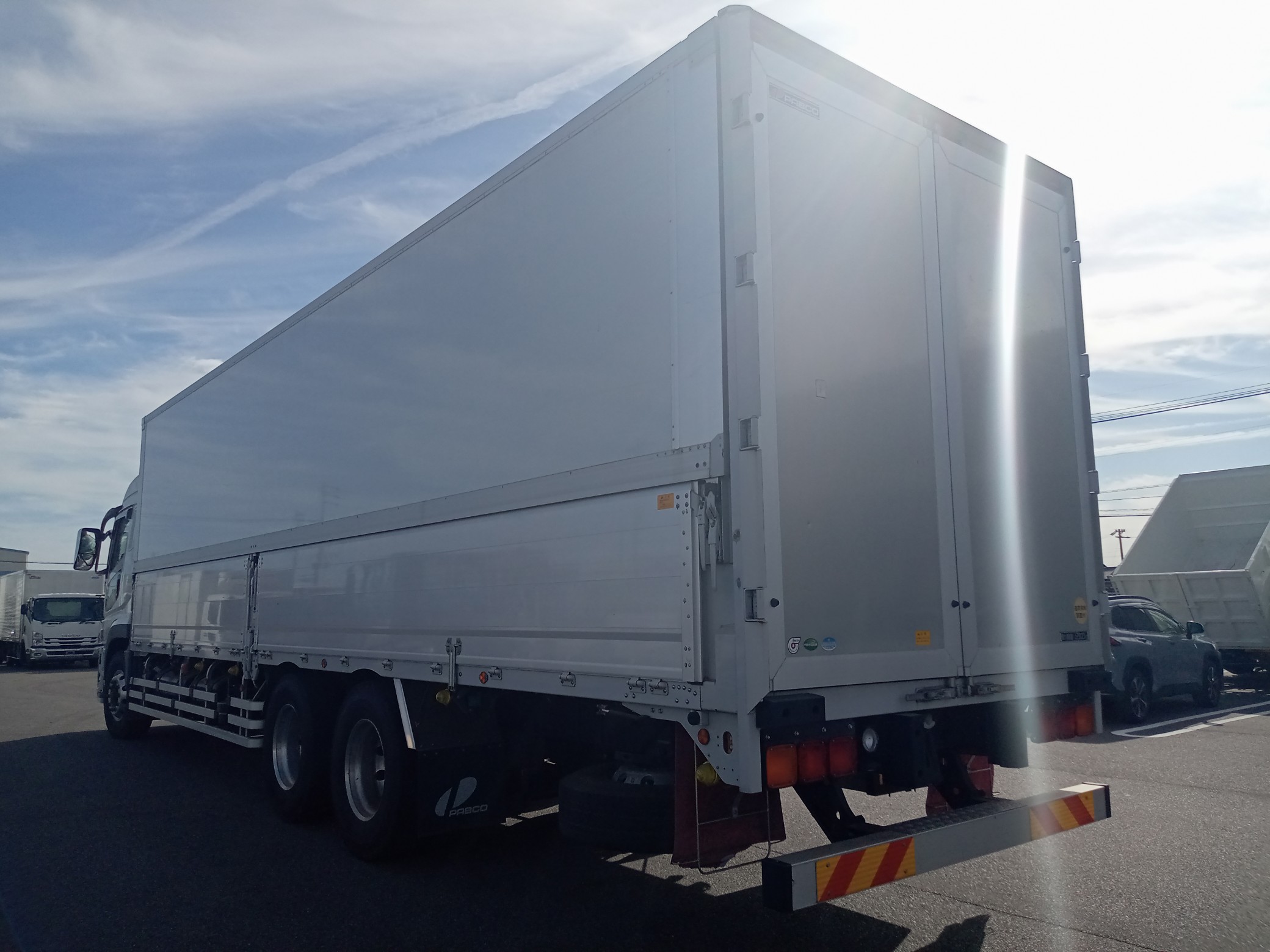 三菱　ウィング