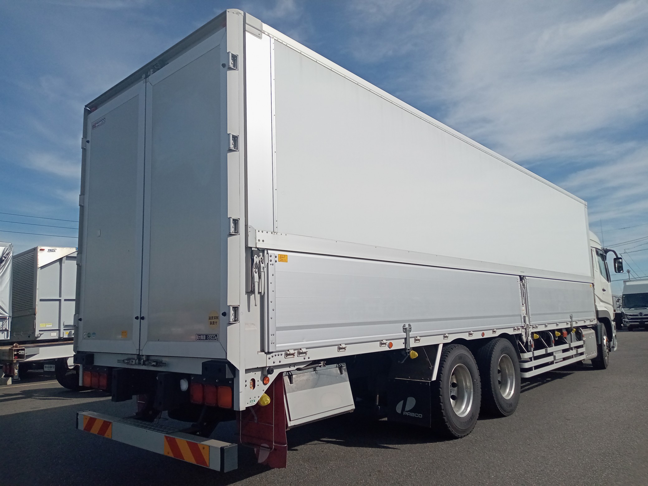 三菱　ウィング