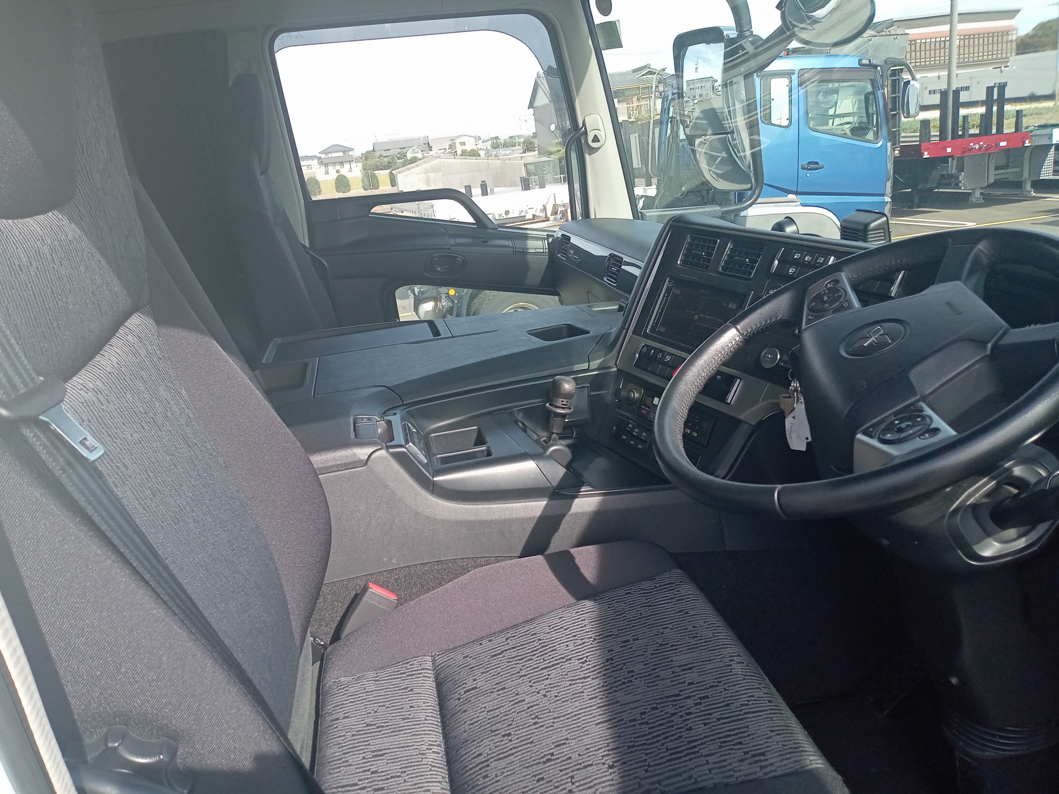 三菱　ウィング