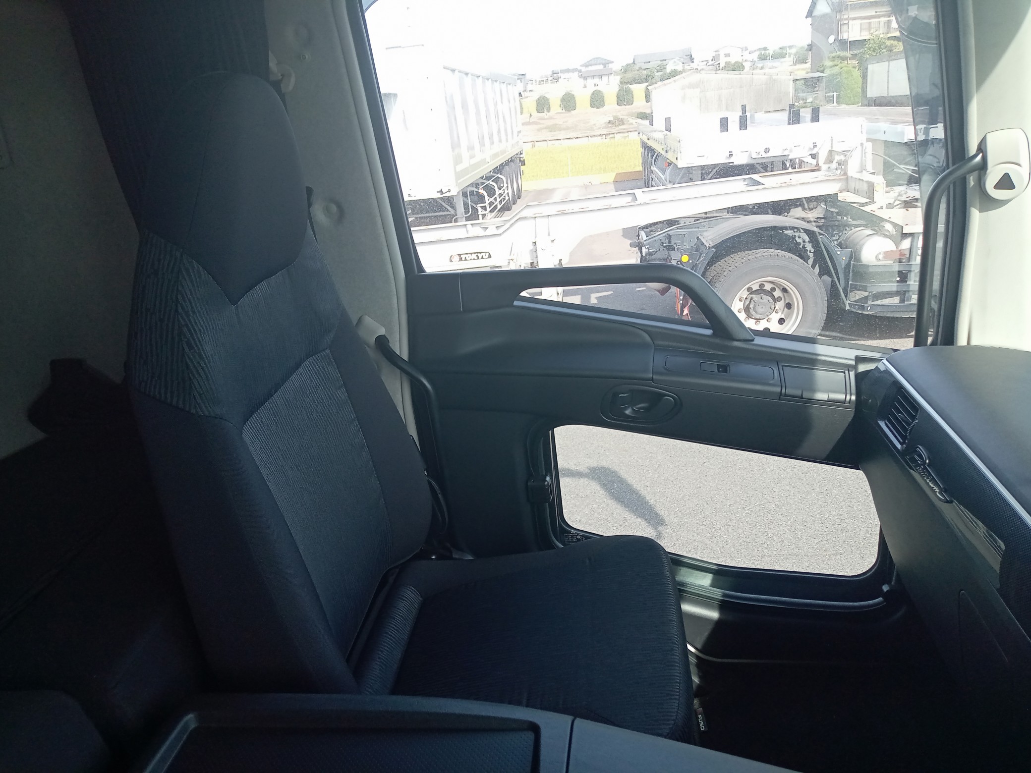 三菱　ウィング