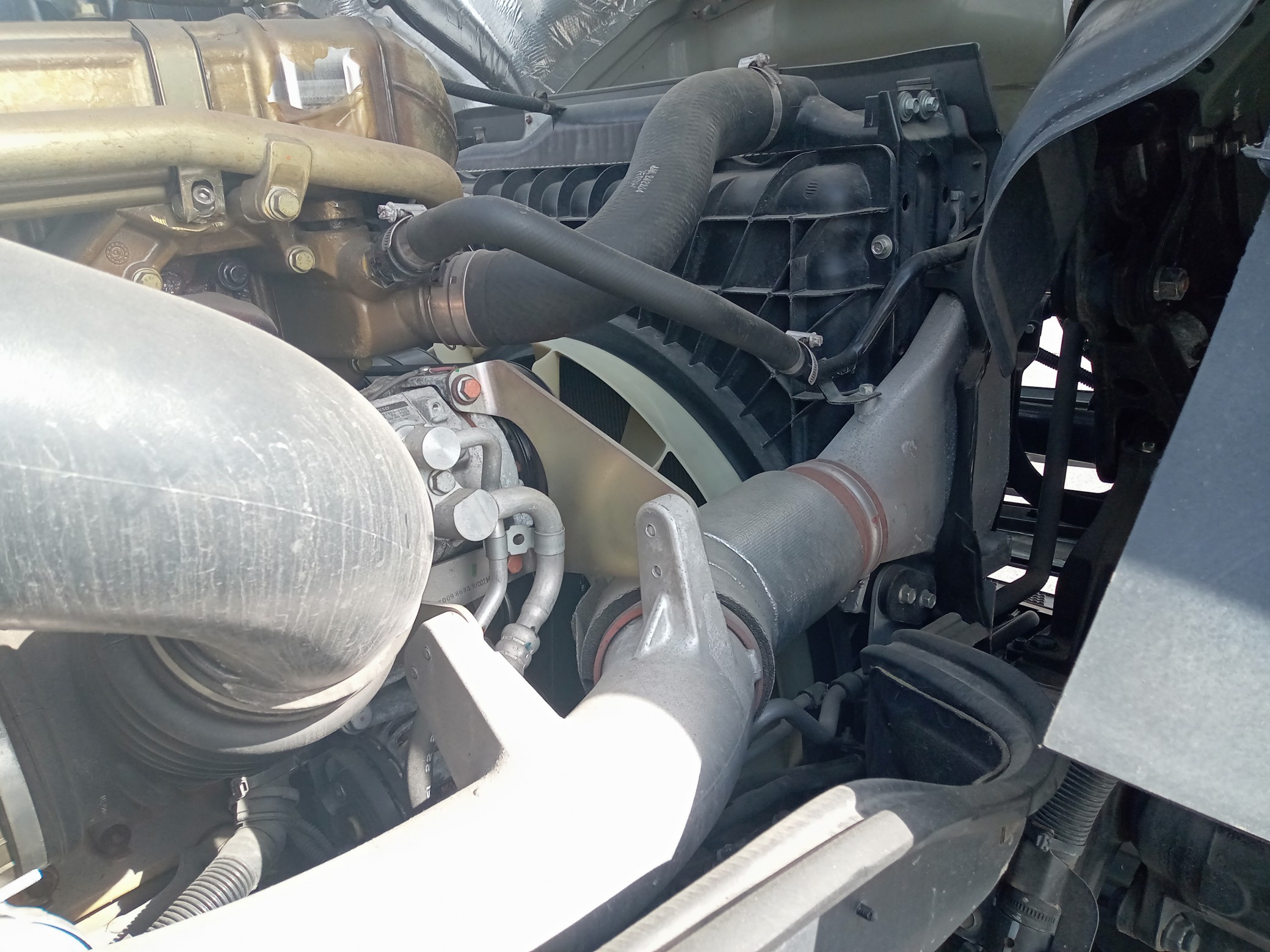 三菱　ウィング