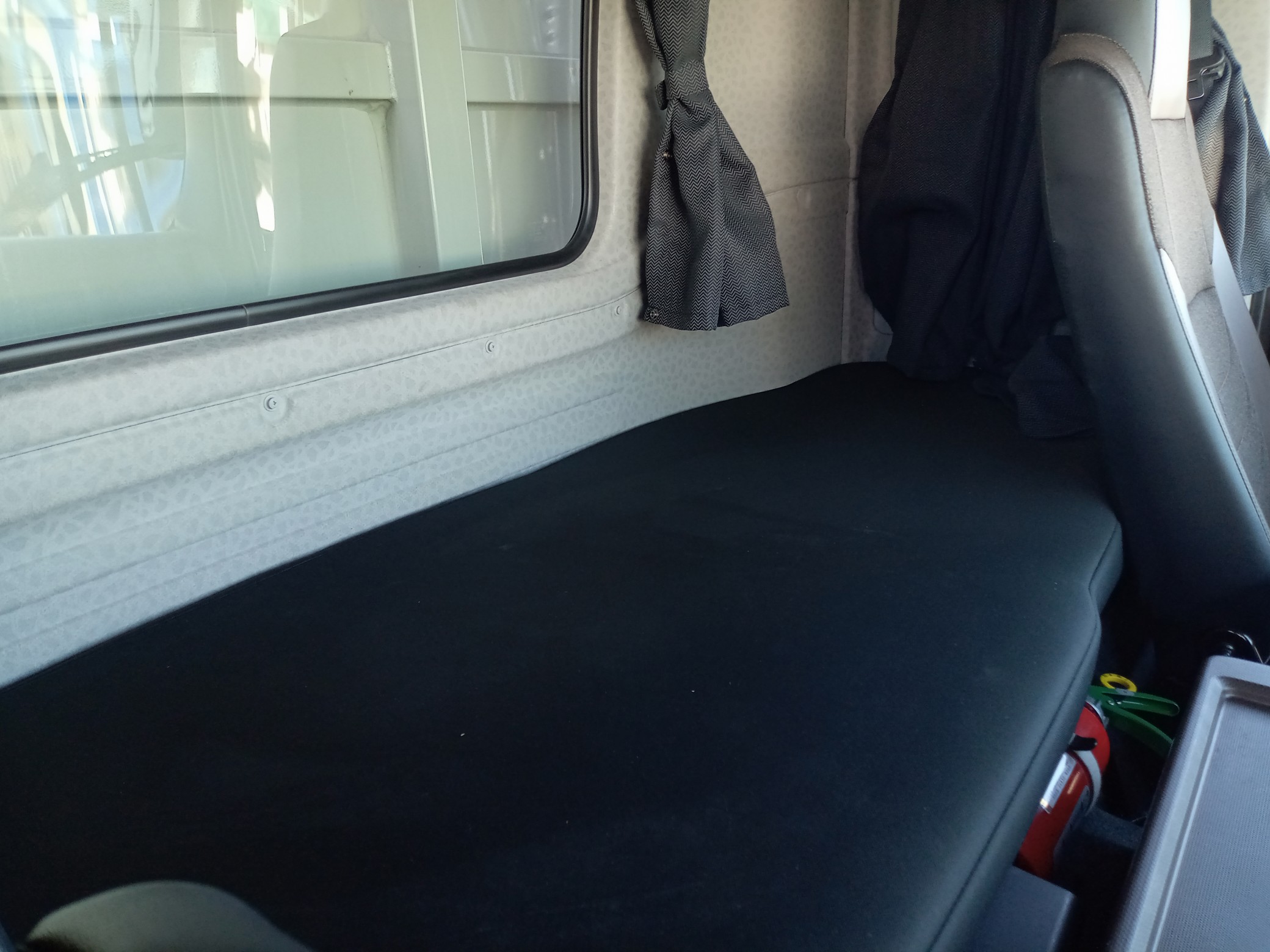 いすゞ　低床アルミウィング