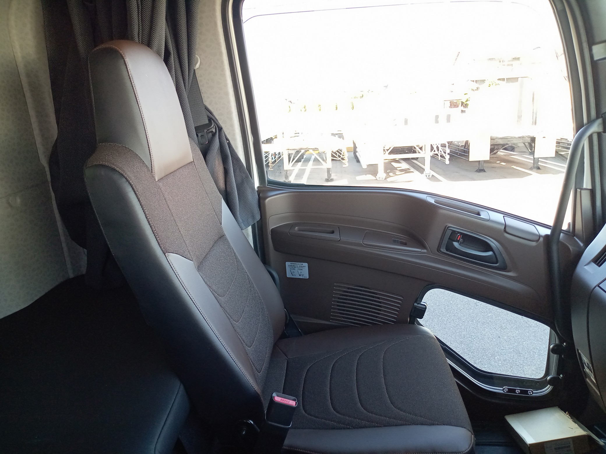 いすゞ　低床アルミウィング