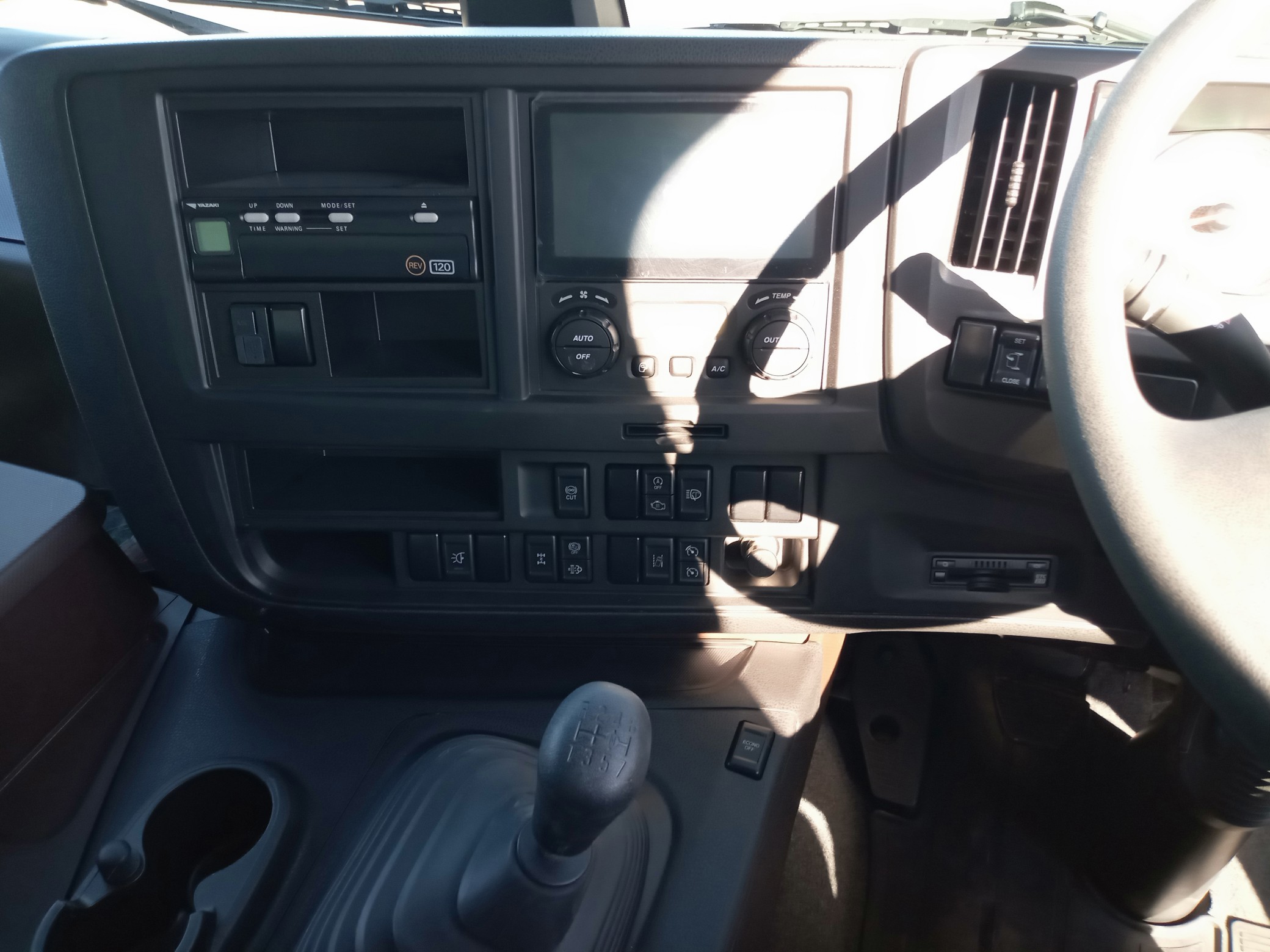 いすゞ　低床アルミウィング