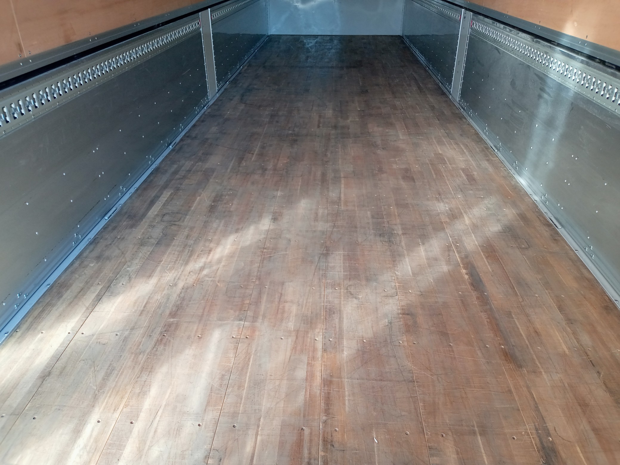 いすゞ　低床アルミウィング