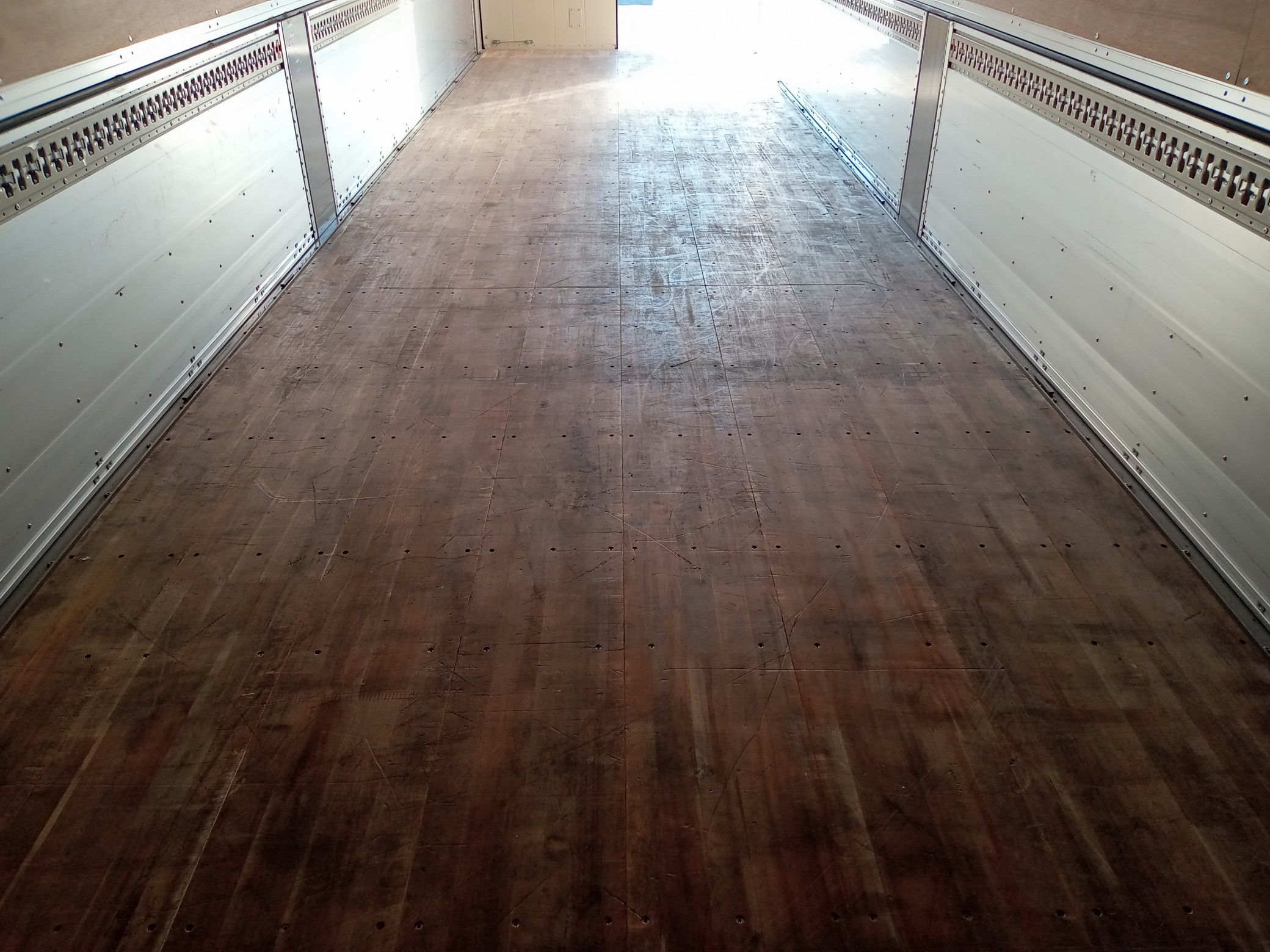 いすゞ　低床アルミウィング