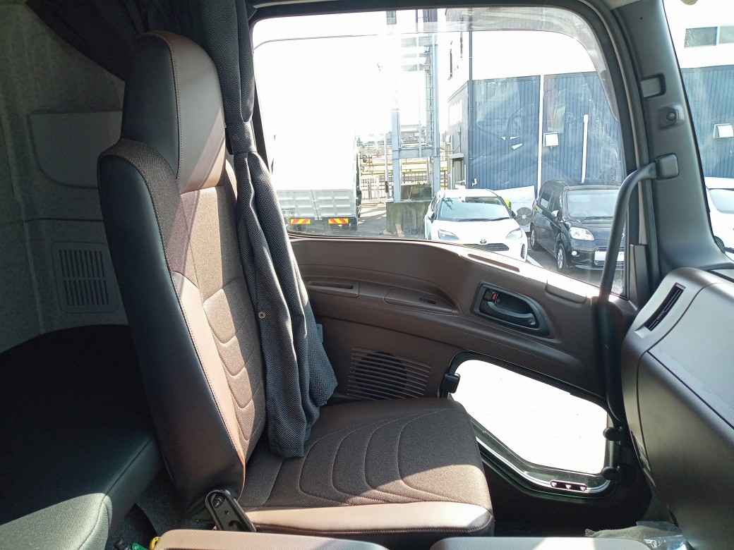 いすゞ　低床アルミウィング