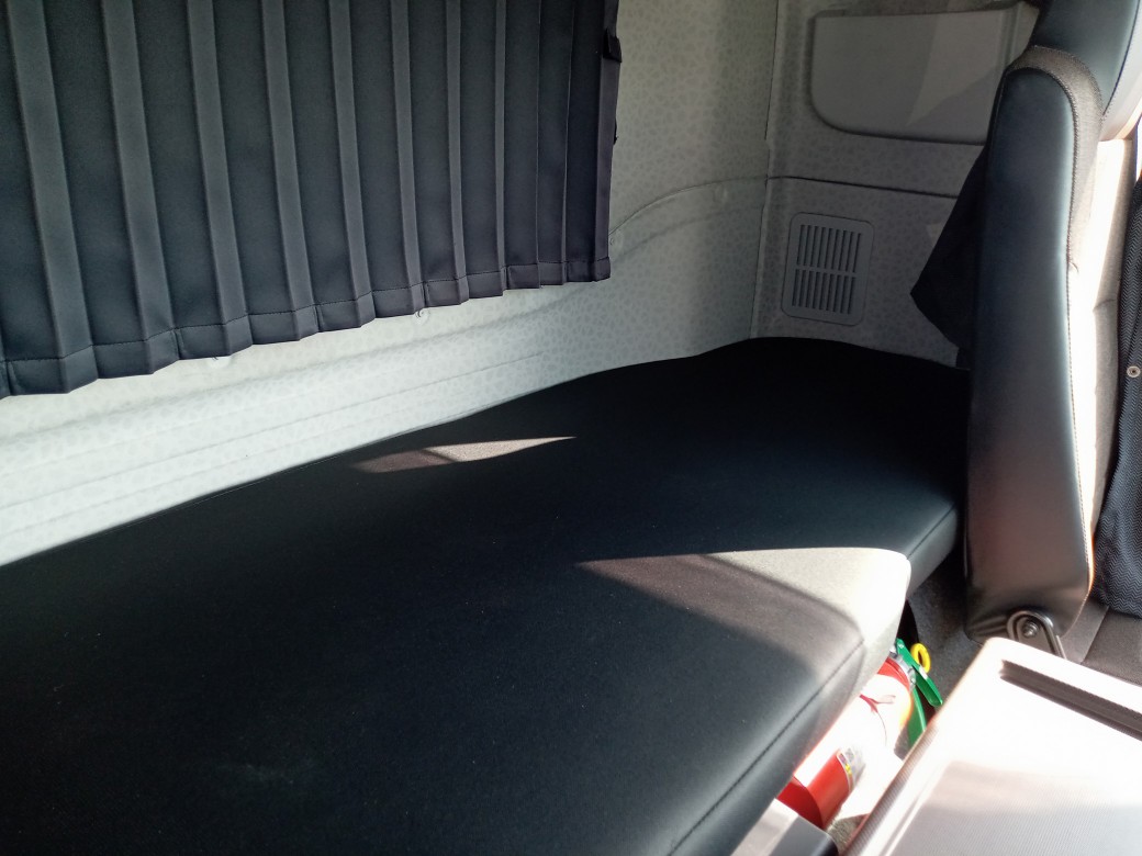 いすゞ　低床アルミウィング