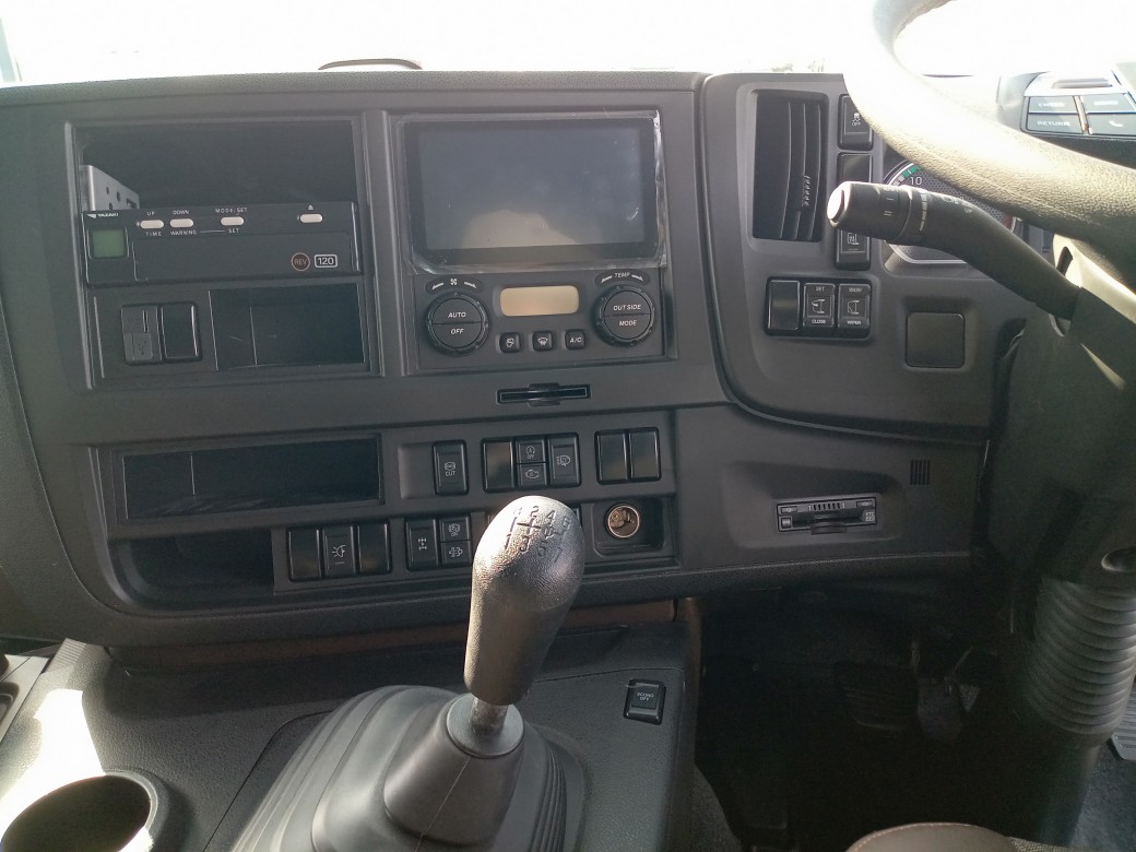 いすゞ　低床アルミウィング