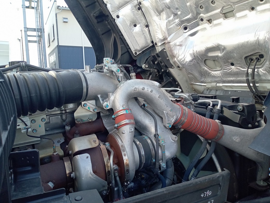 いすゞ　低床アルミウィング