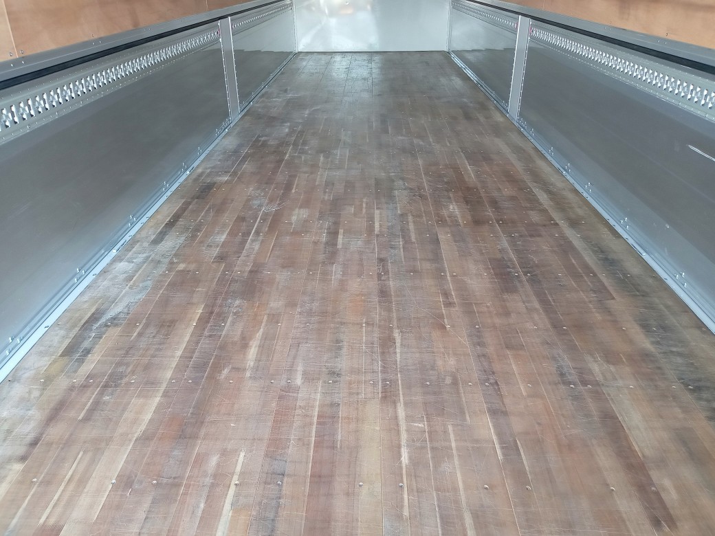 いすゞ　低床アルミウィング