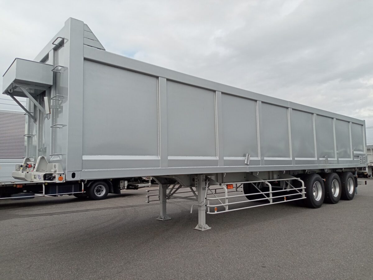 トレクス　スクラップ運搬トレーラ