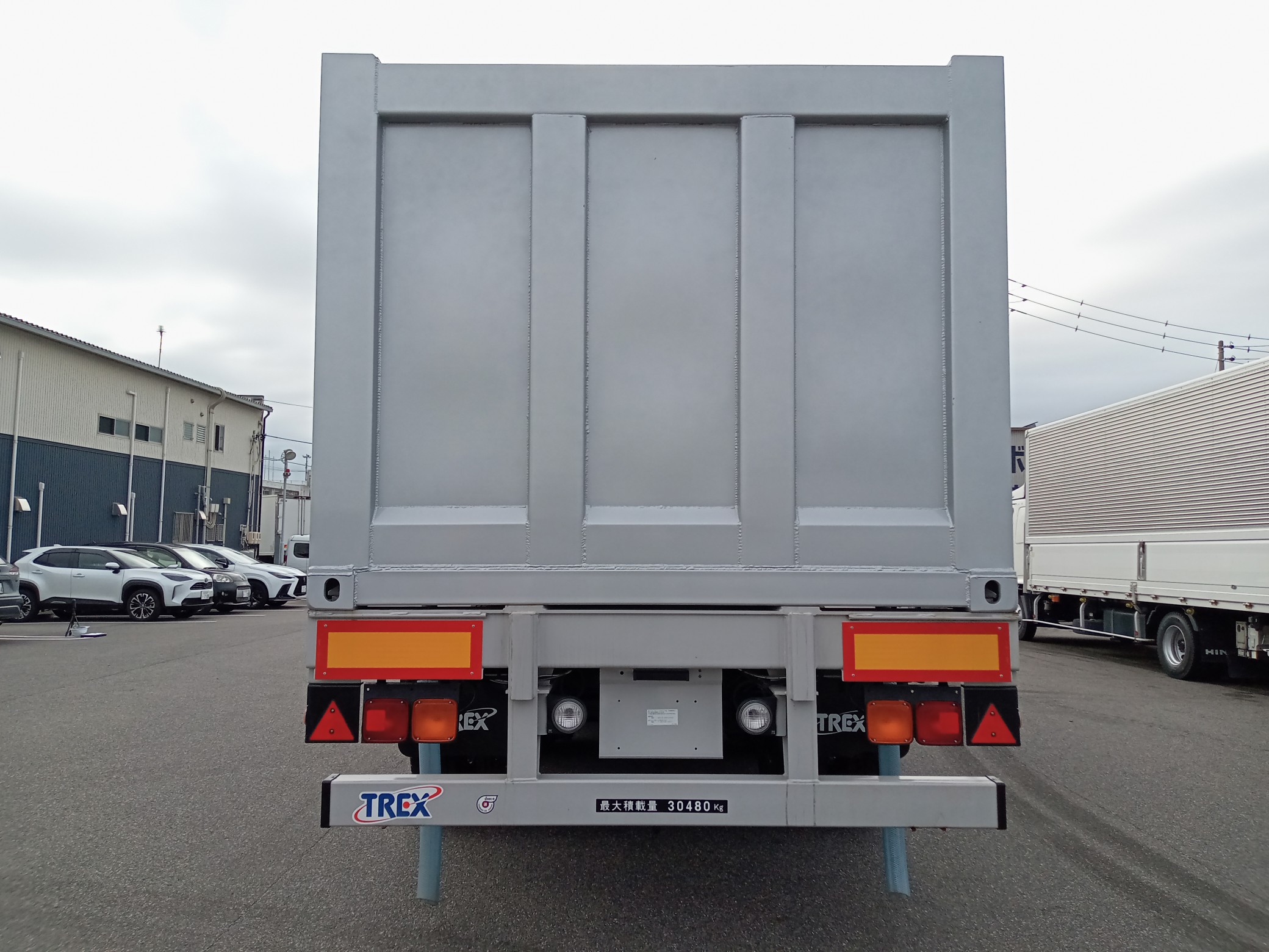 トレクス　スクラップ運搬トレーラ