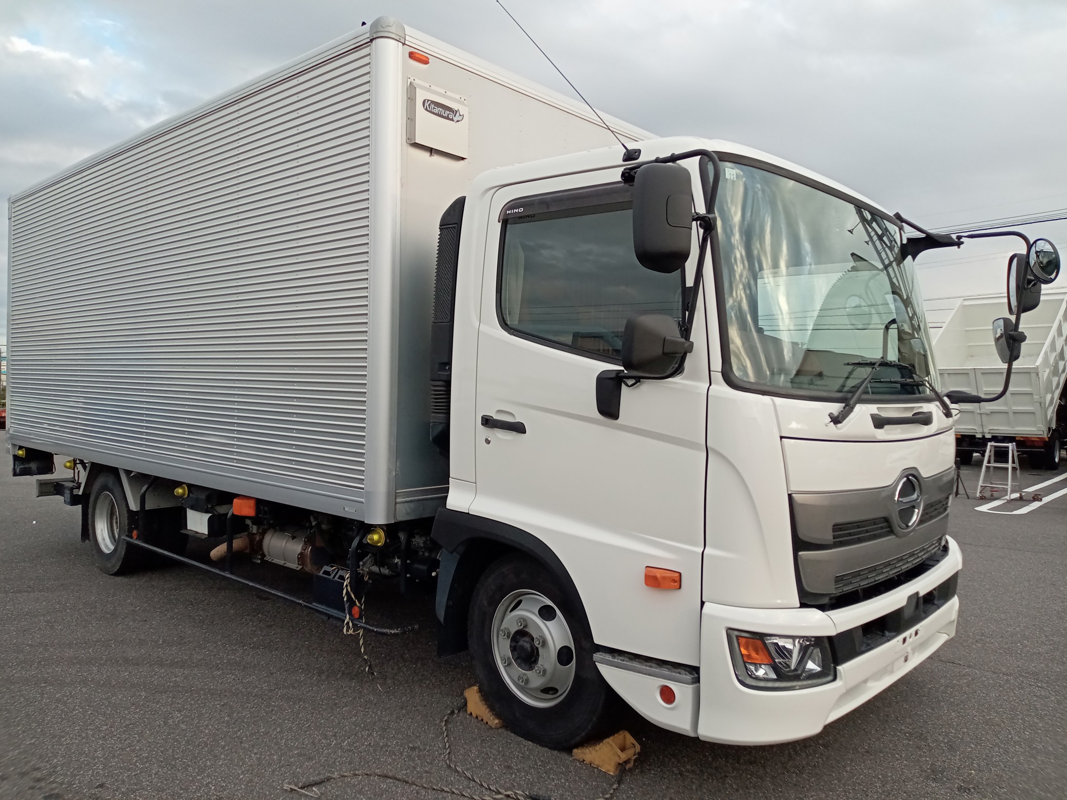 日野　アルミバン