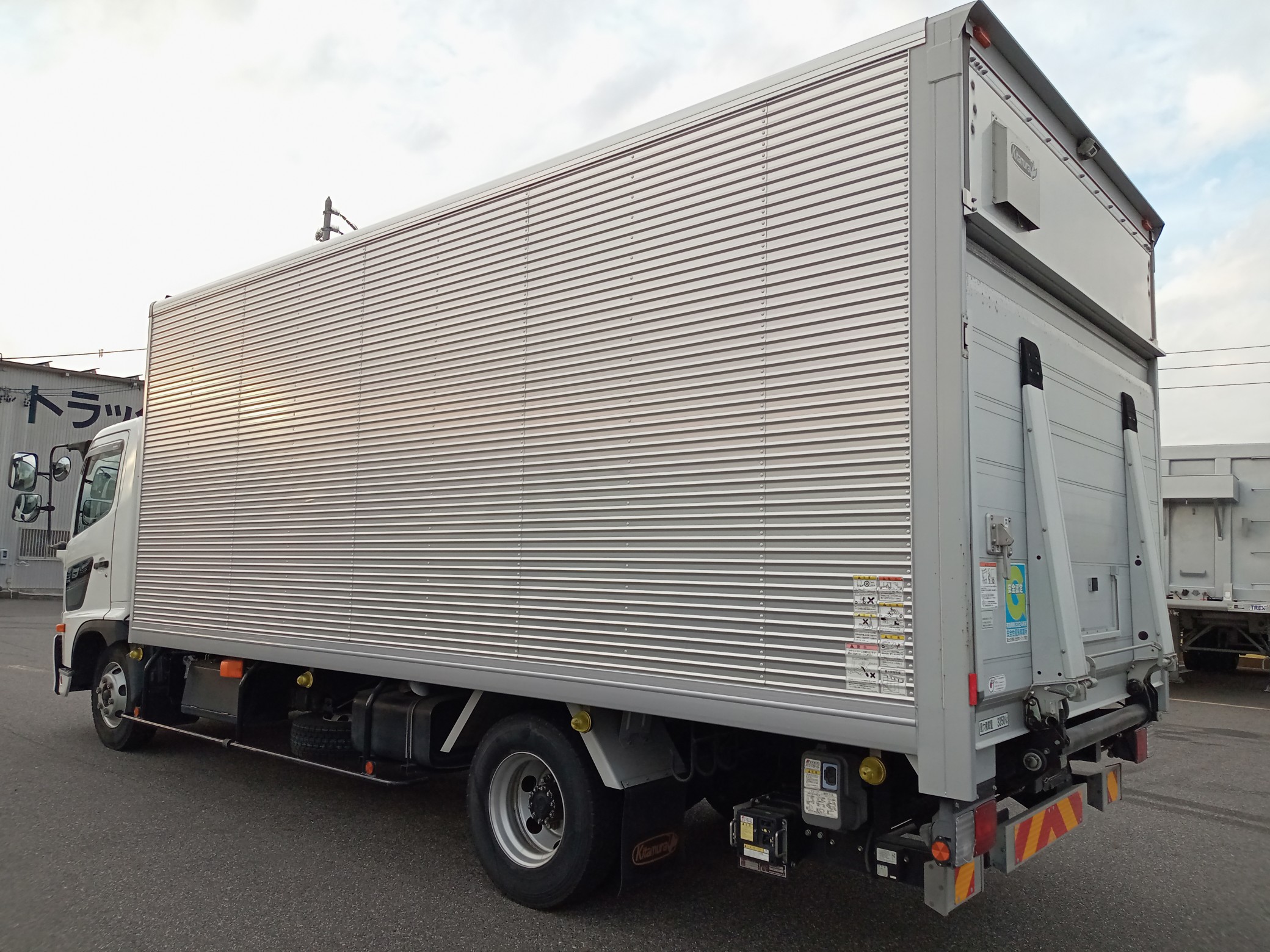 日野　アルミバン