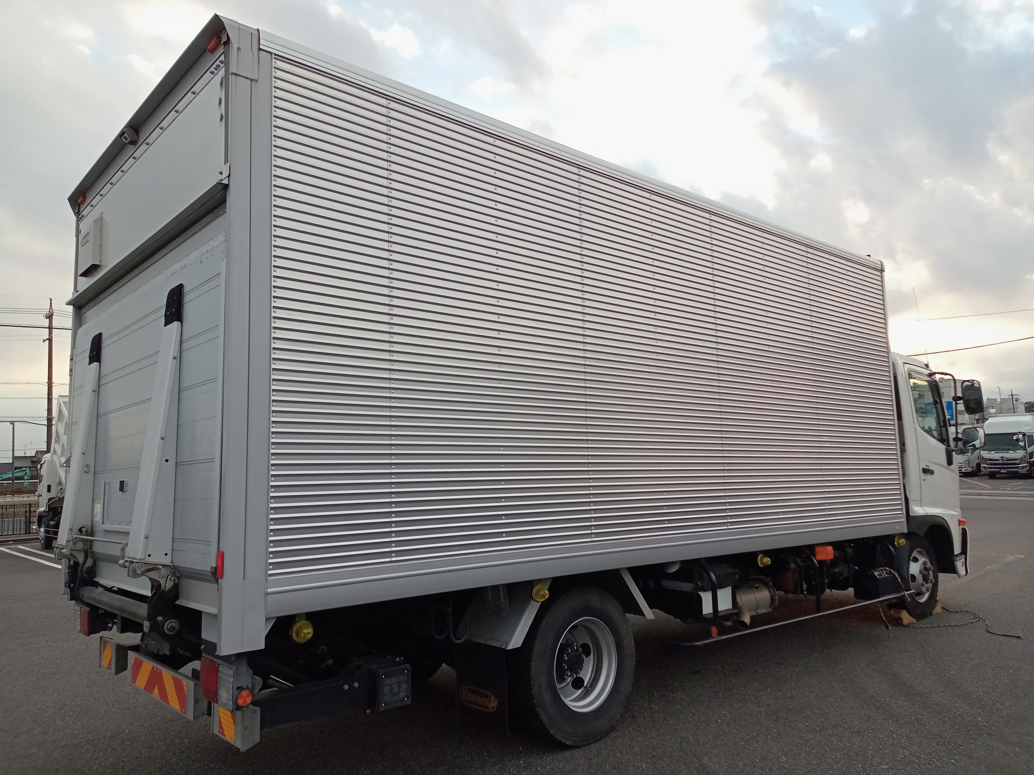 日野　アルミバン