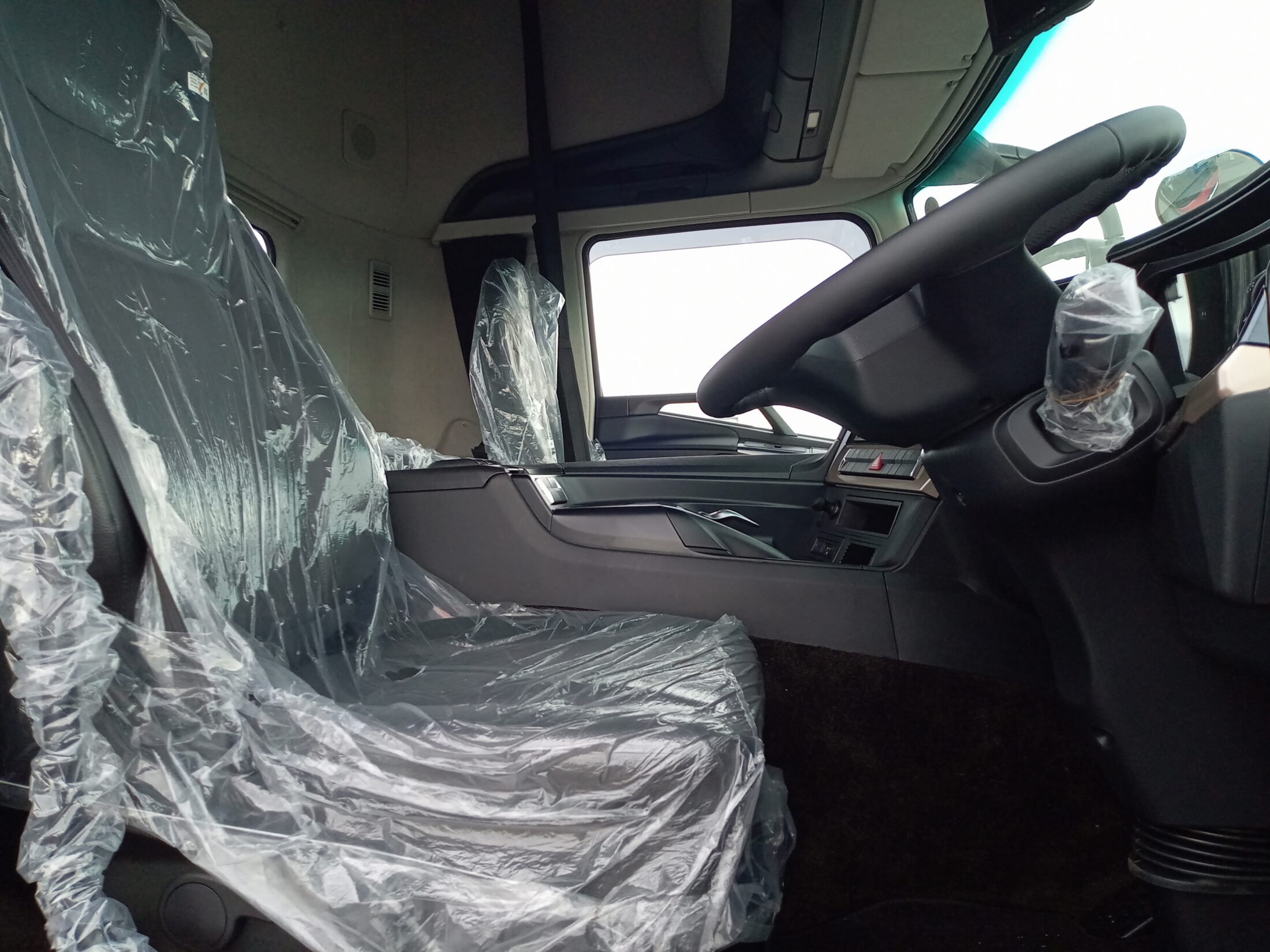 三菱　未使用車　トラクタ