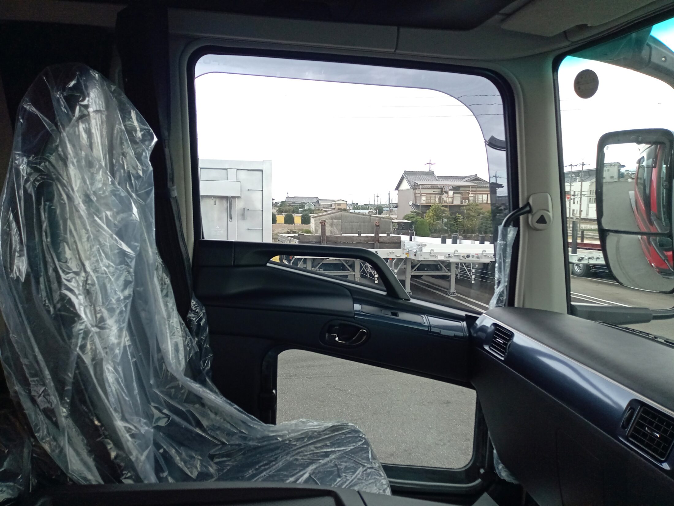 三菱　未使用車　トラクタ