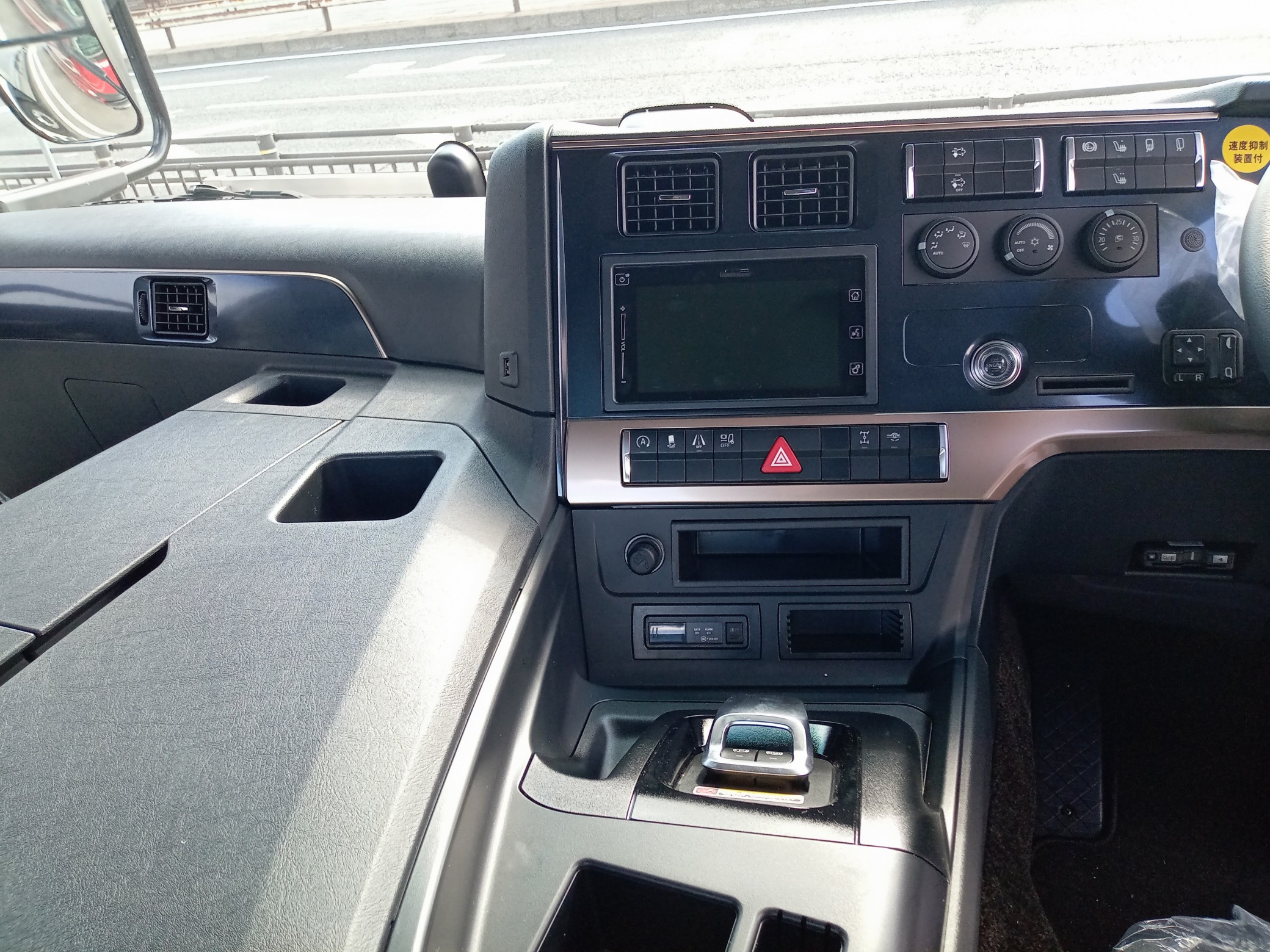 三菱　未使用車　トラクタ