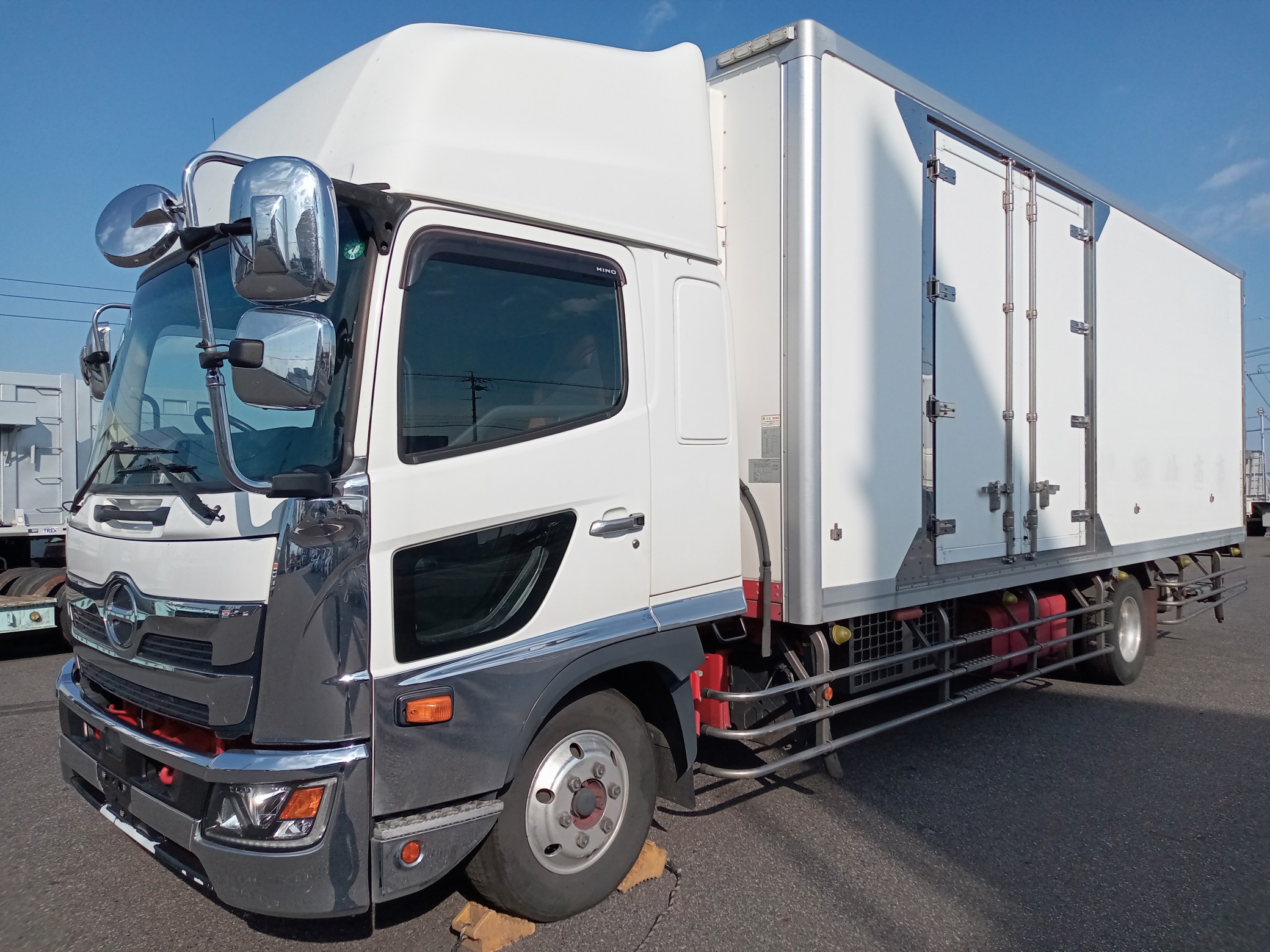 日野　冷凍冷蔵バン