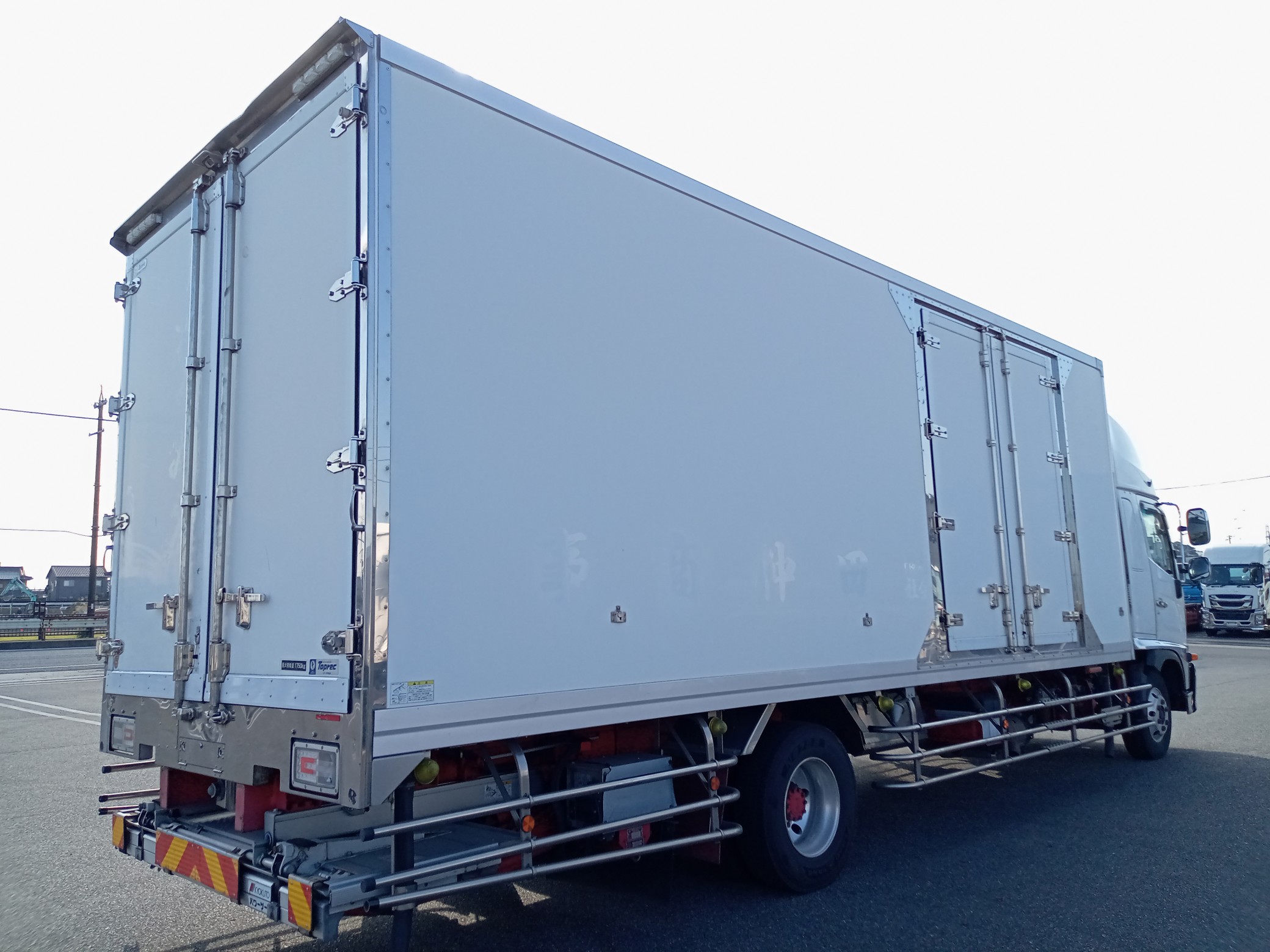 日野　冷凍冷蔵バン