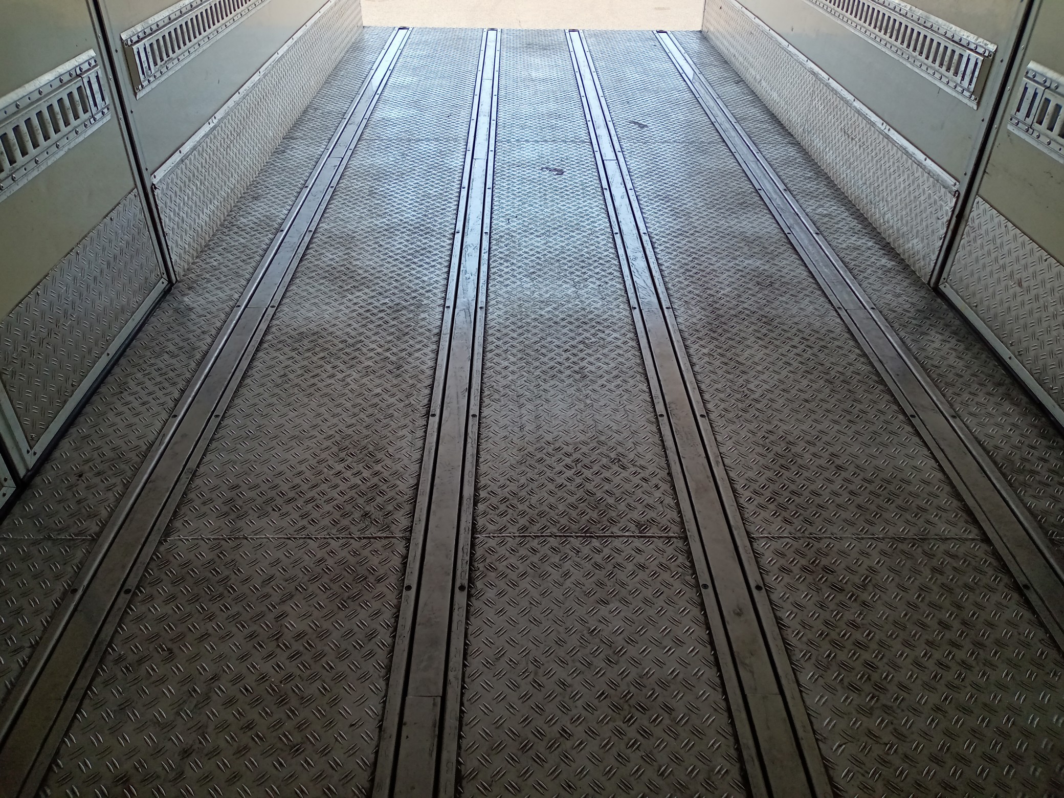 日野　冷凍冷蔵バン