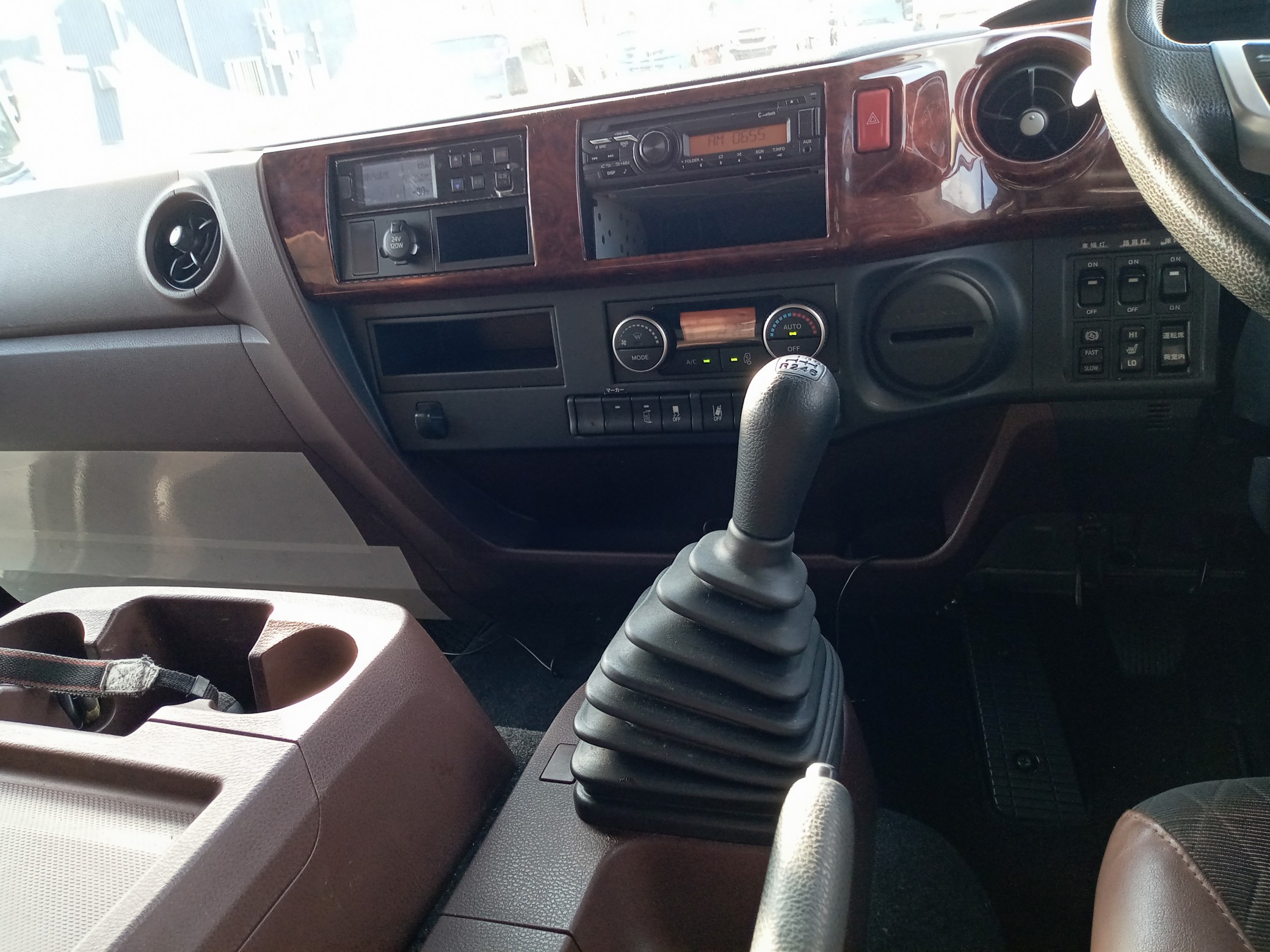 日野　冷凍冷蔵バン