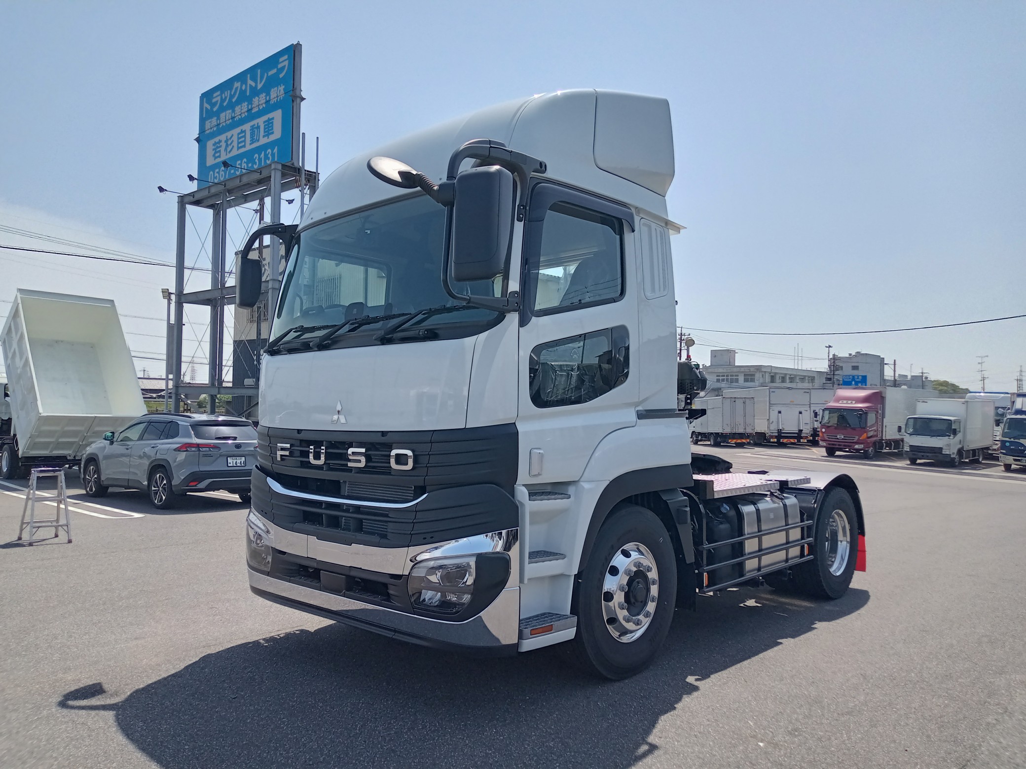 三菱　新古車　トラクタ