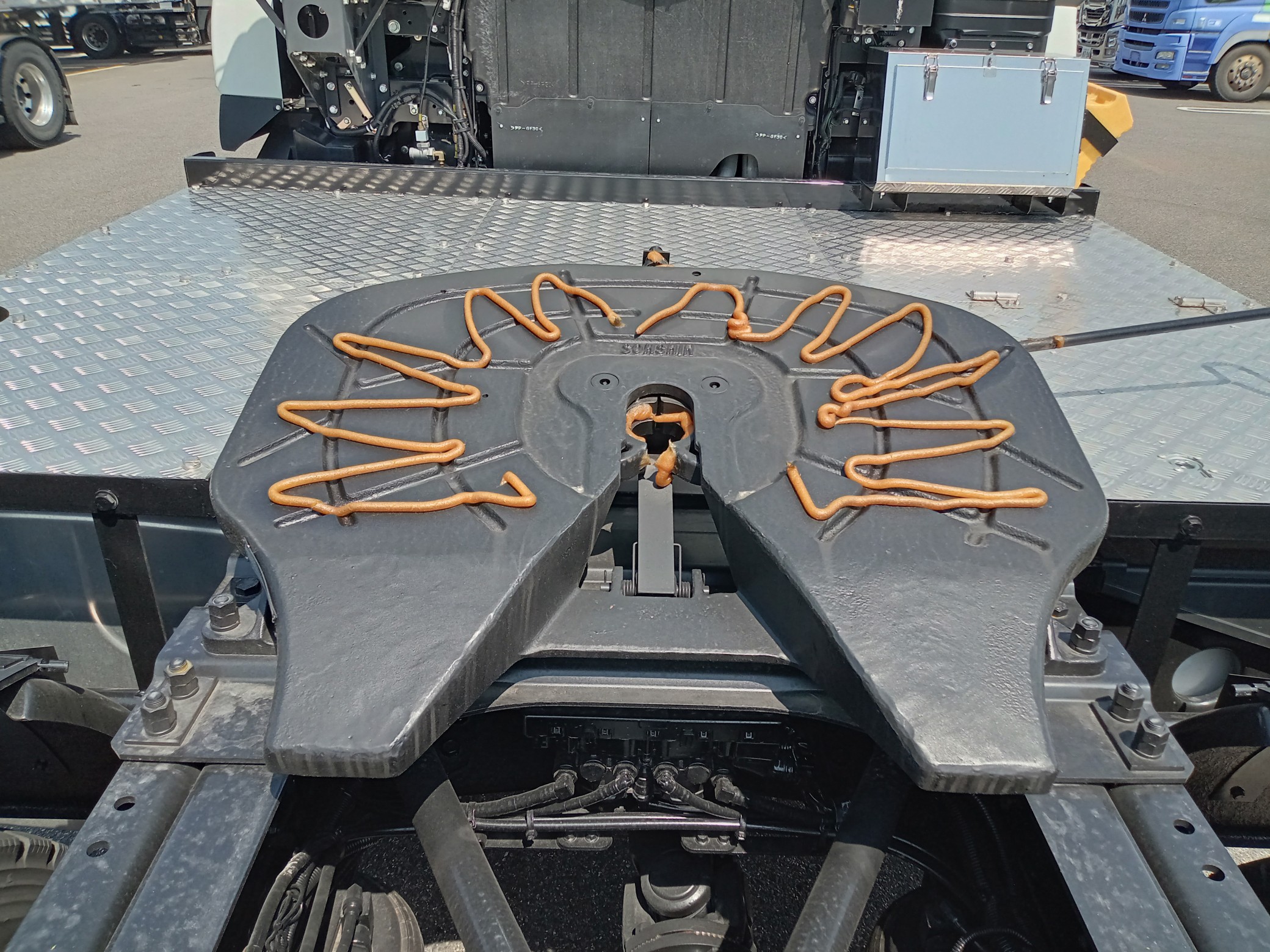 三菱　新古車　トラクタ