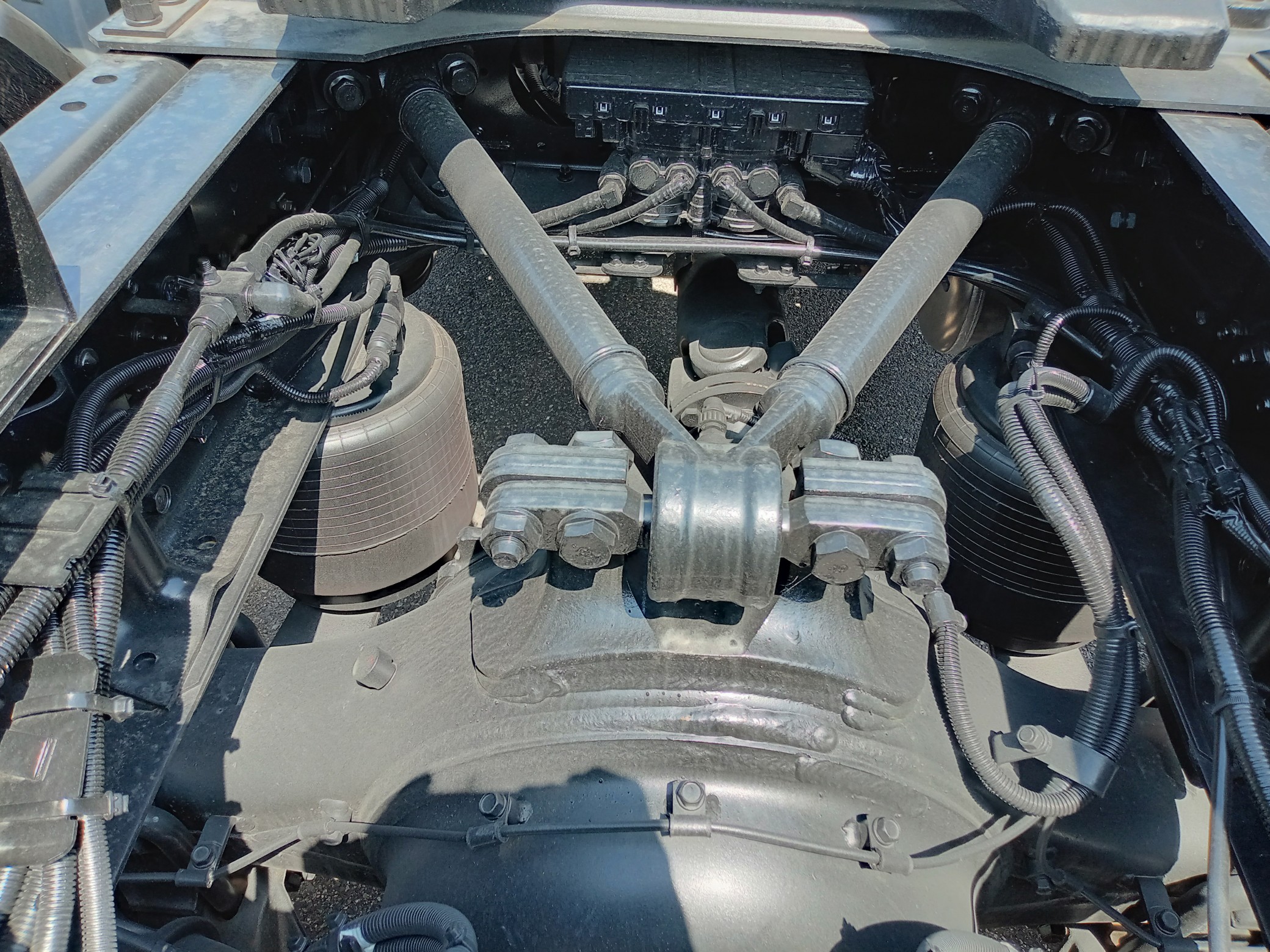 三菱　新古車　トラクタ