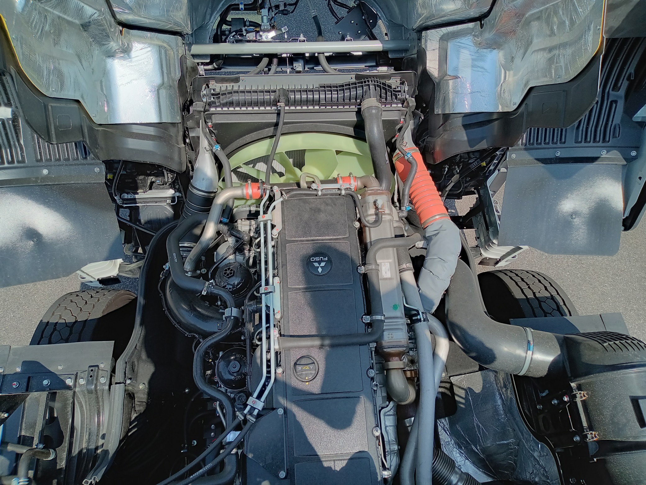 三菱　新古車　トラクタ