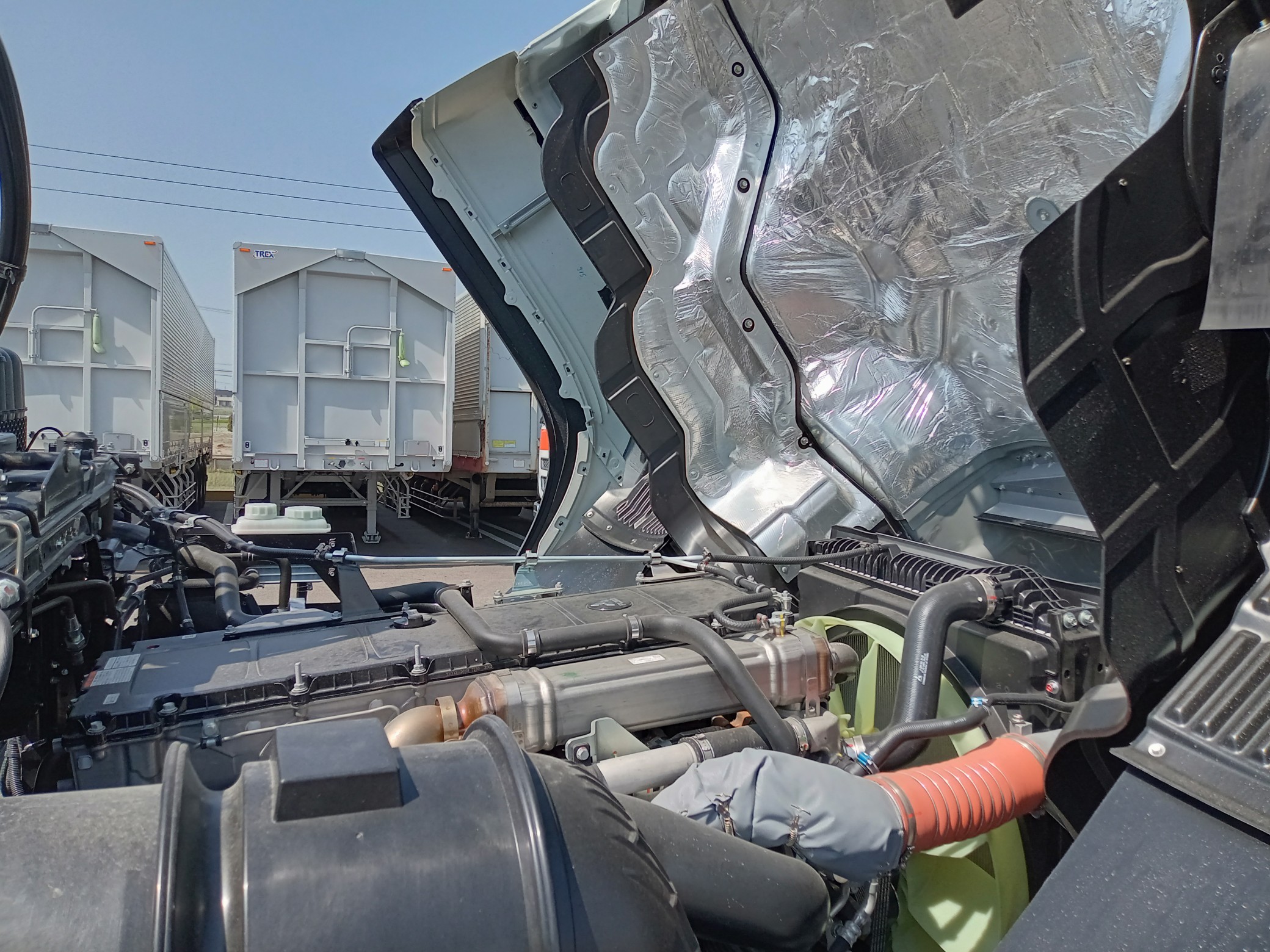 三菱　新古車　トラクタ