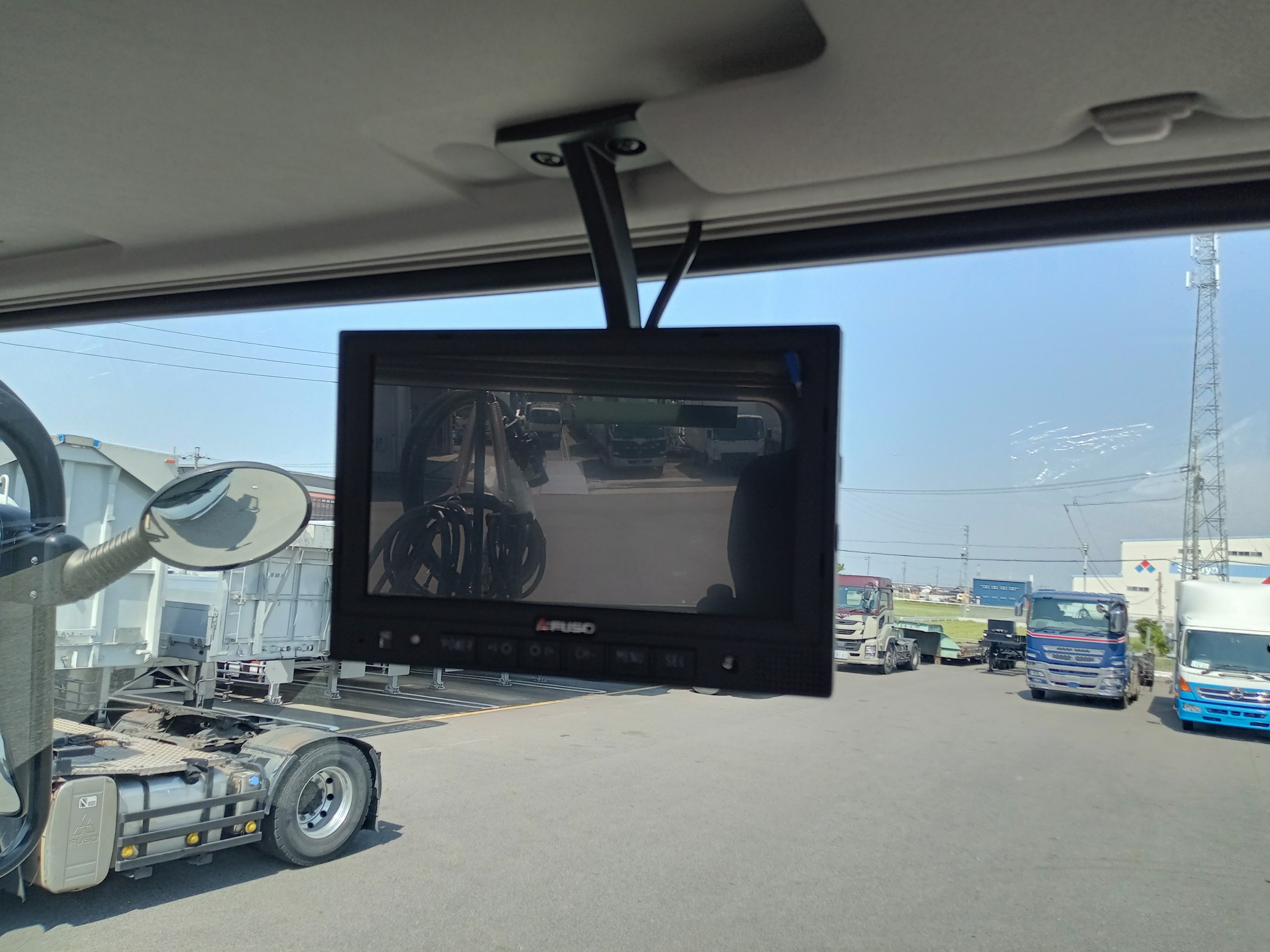 三菱　新古車　トラクタ