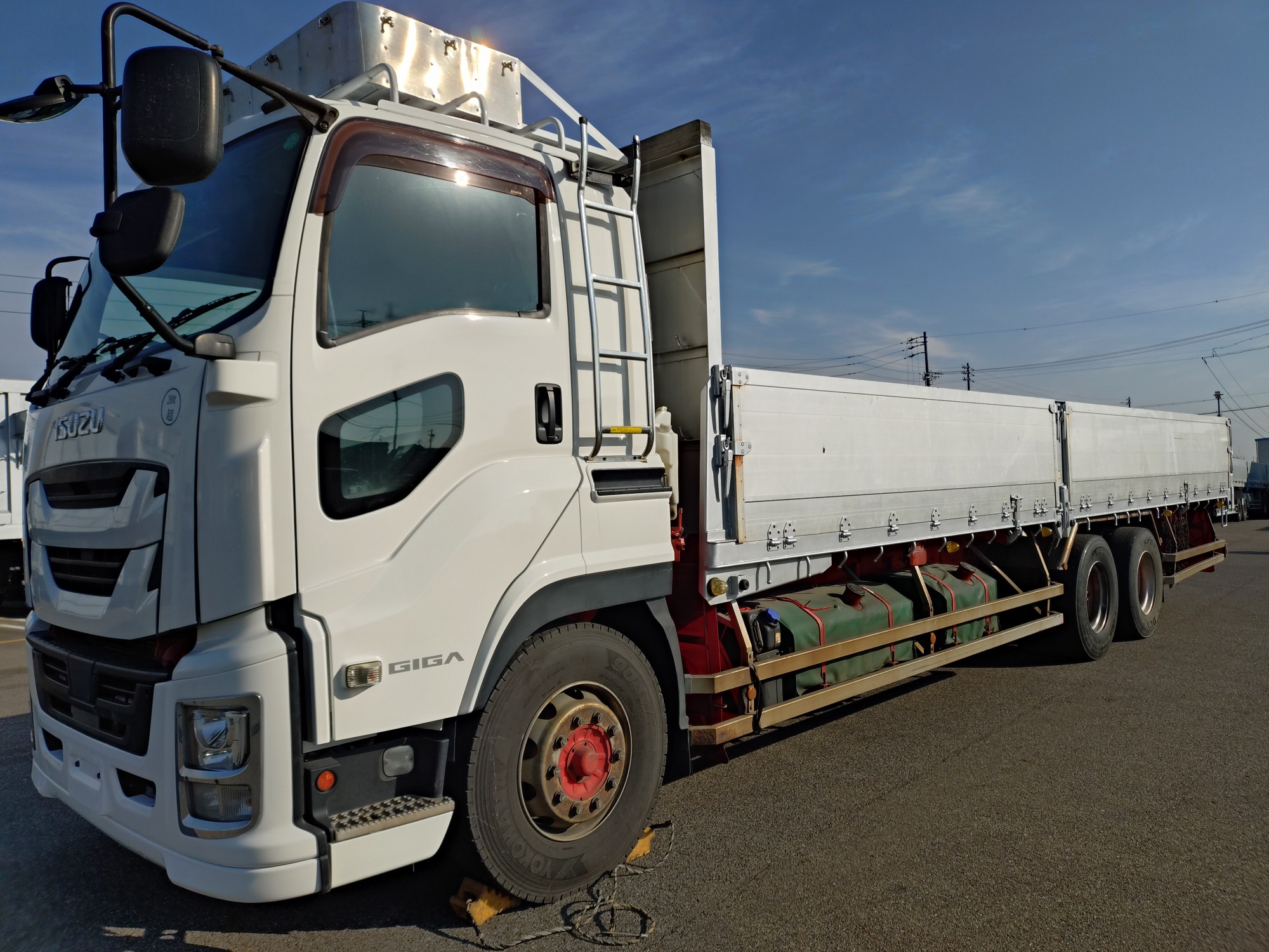 いすゞ　平ボデー