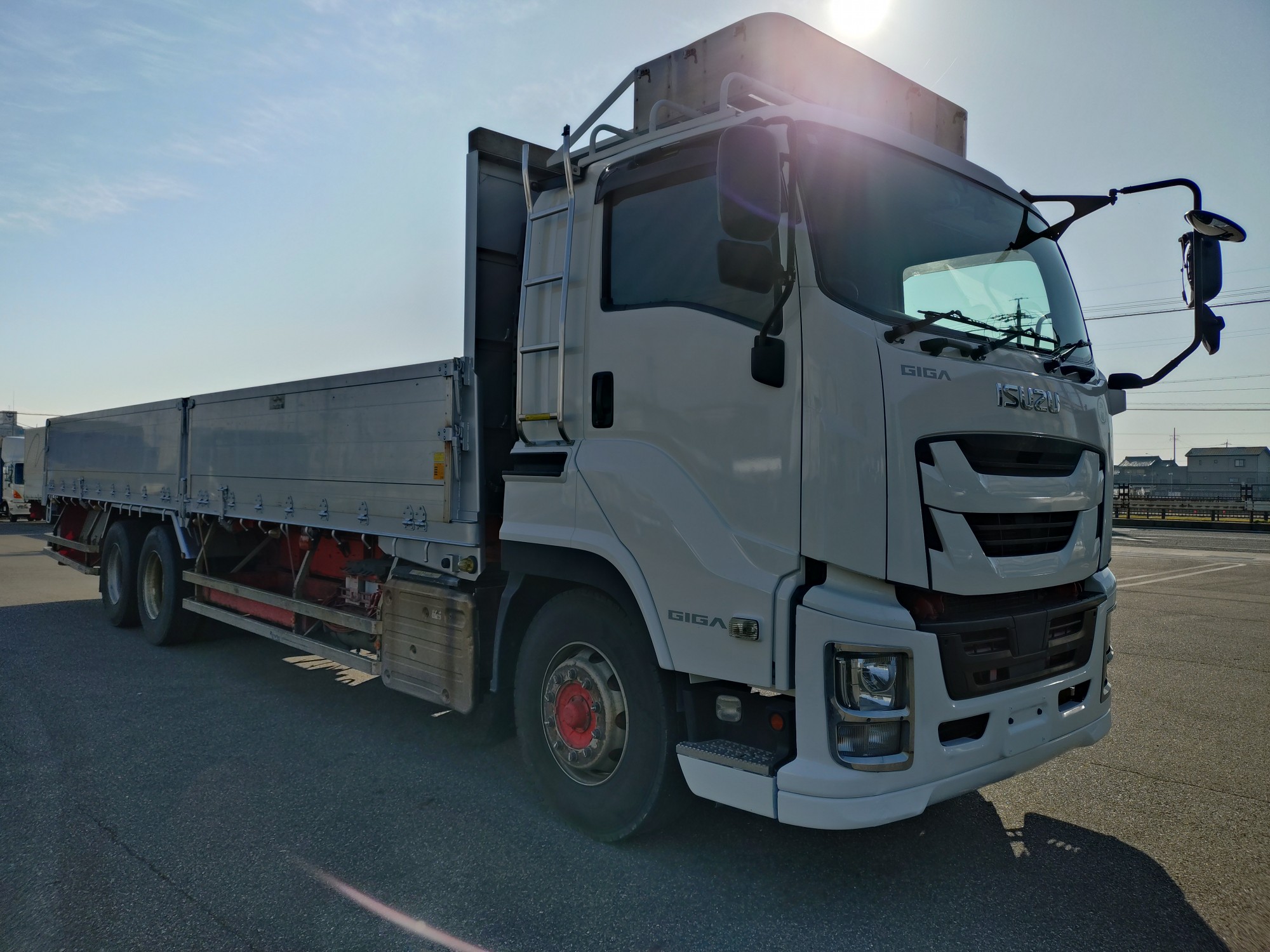 いすゞ　平ボデー