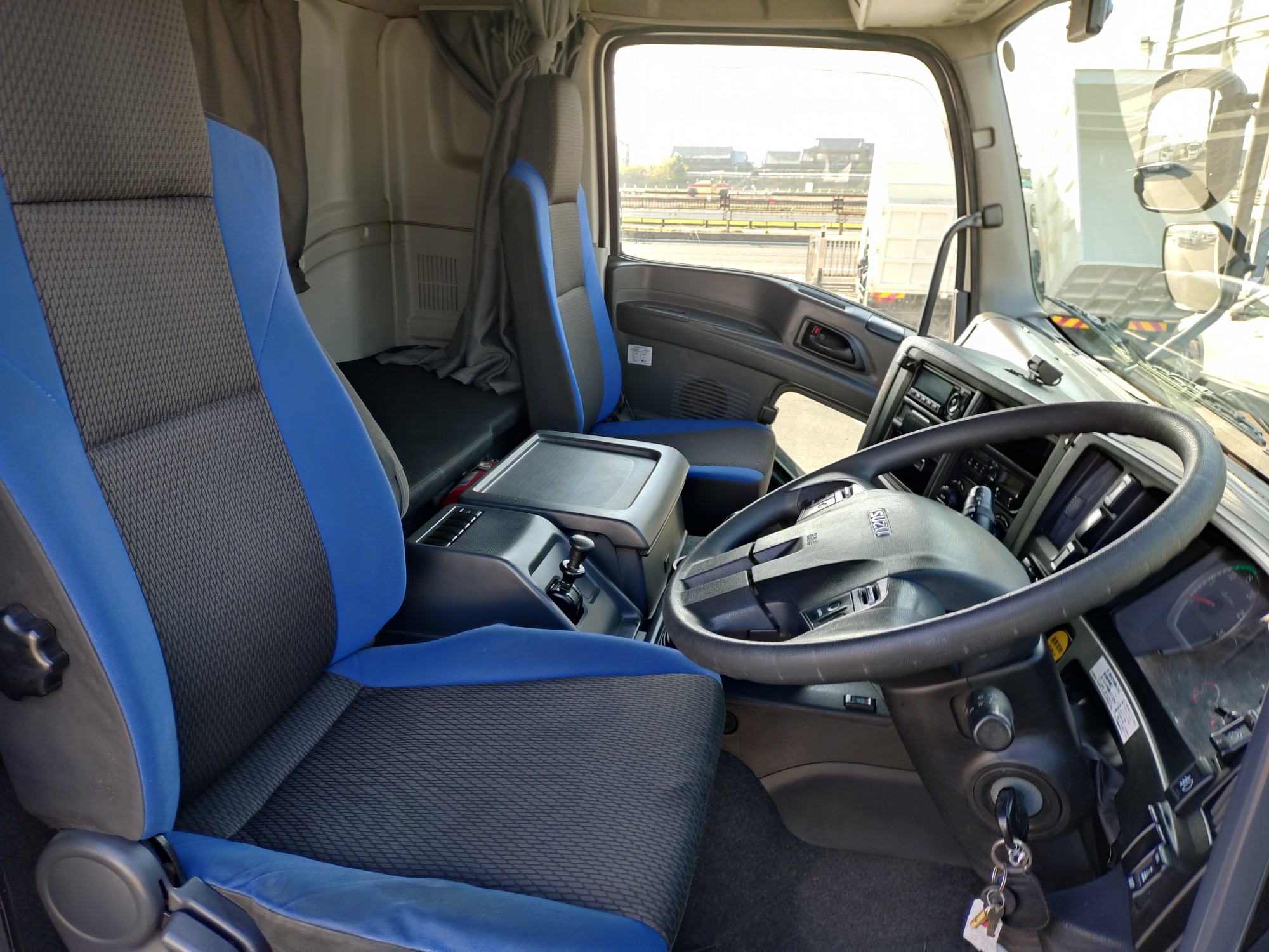 いすゞ　平ボデー