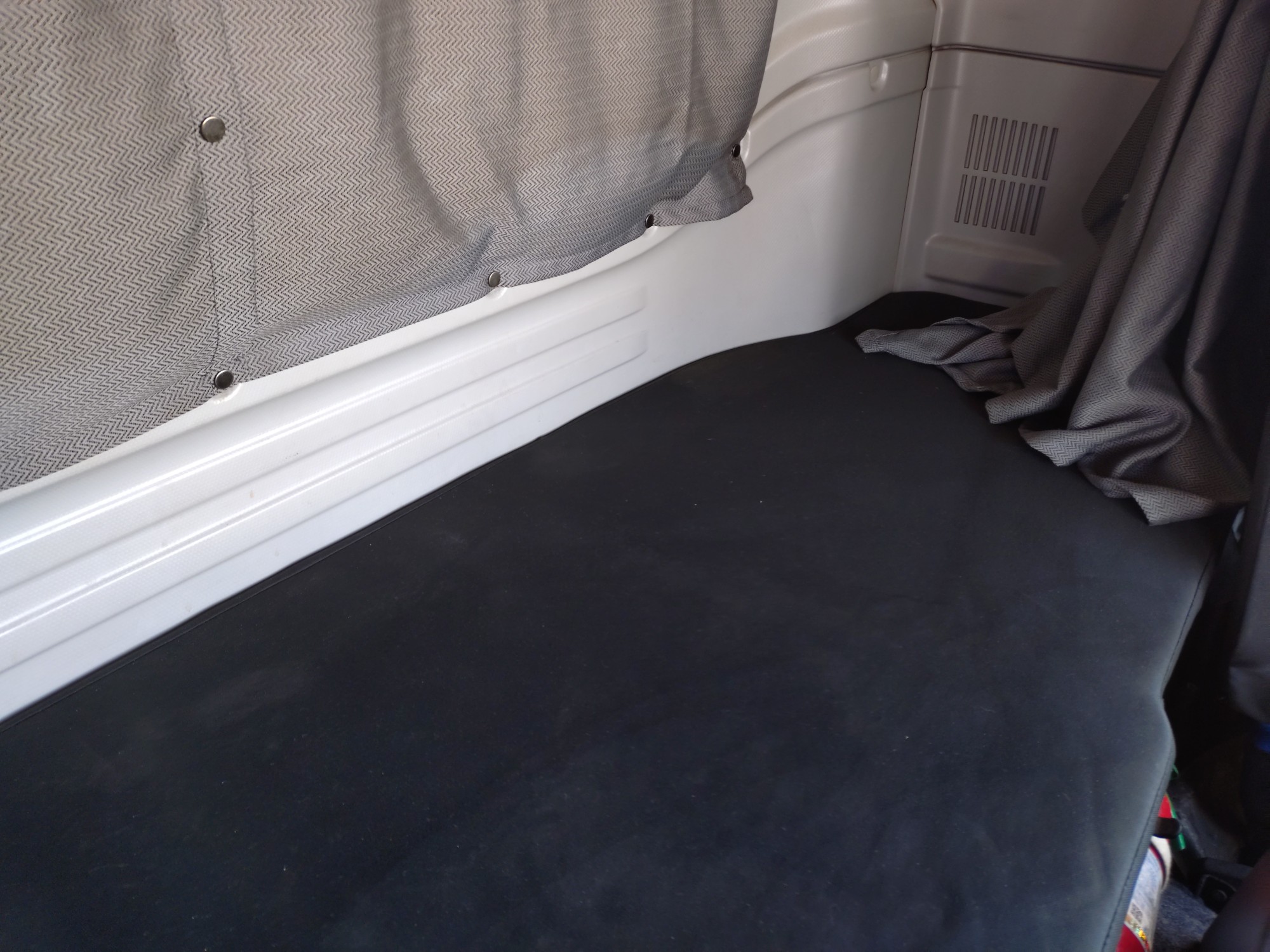 いすゞ　平ボデー