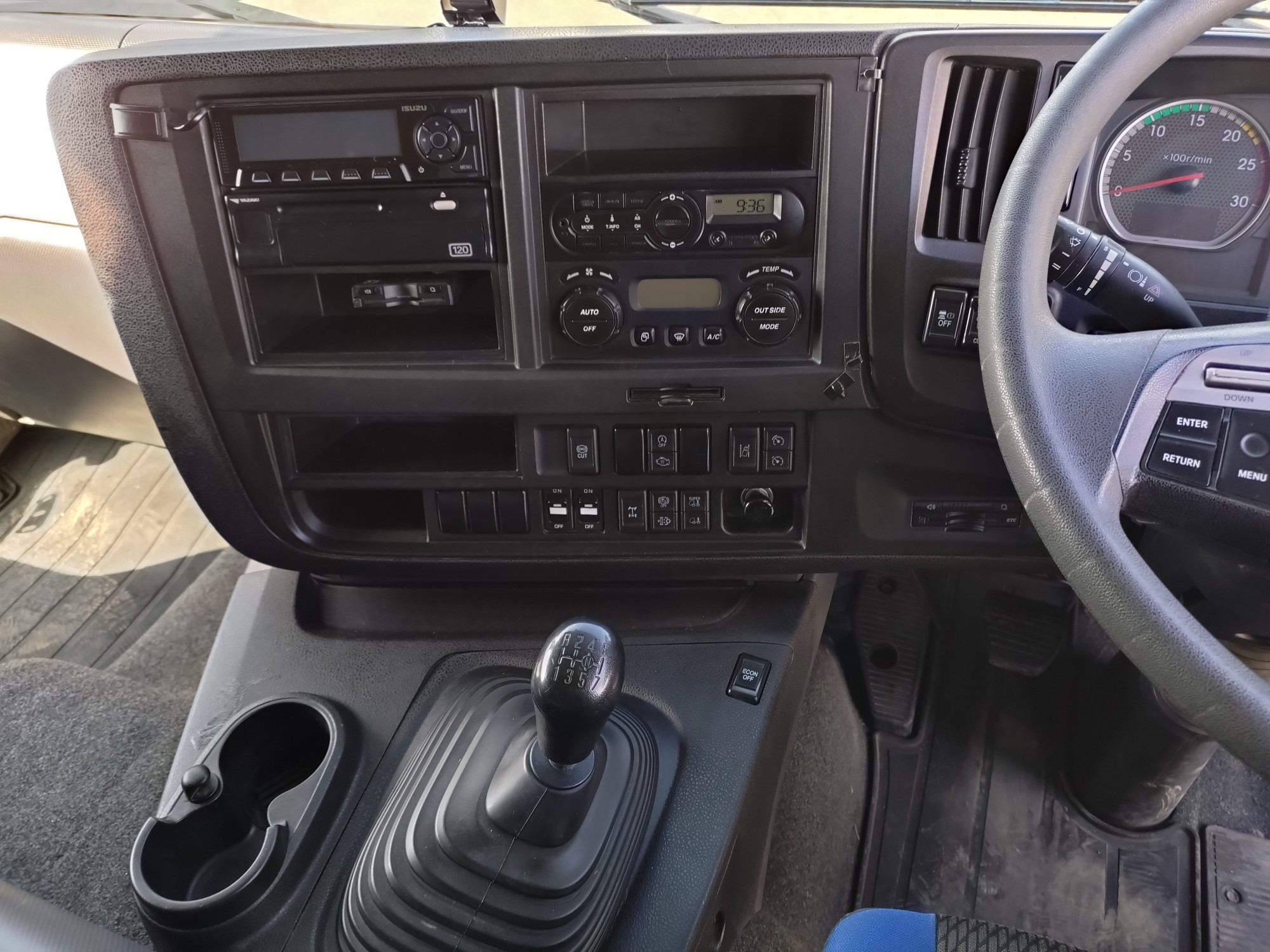 いすゞ　平ボデー