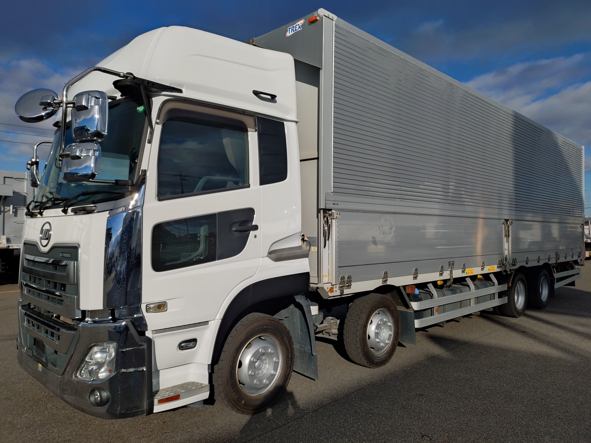 UD アルミウィング